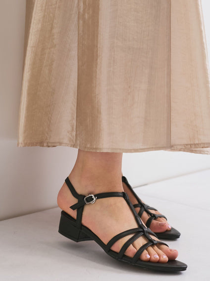 Tストラップサンダル