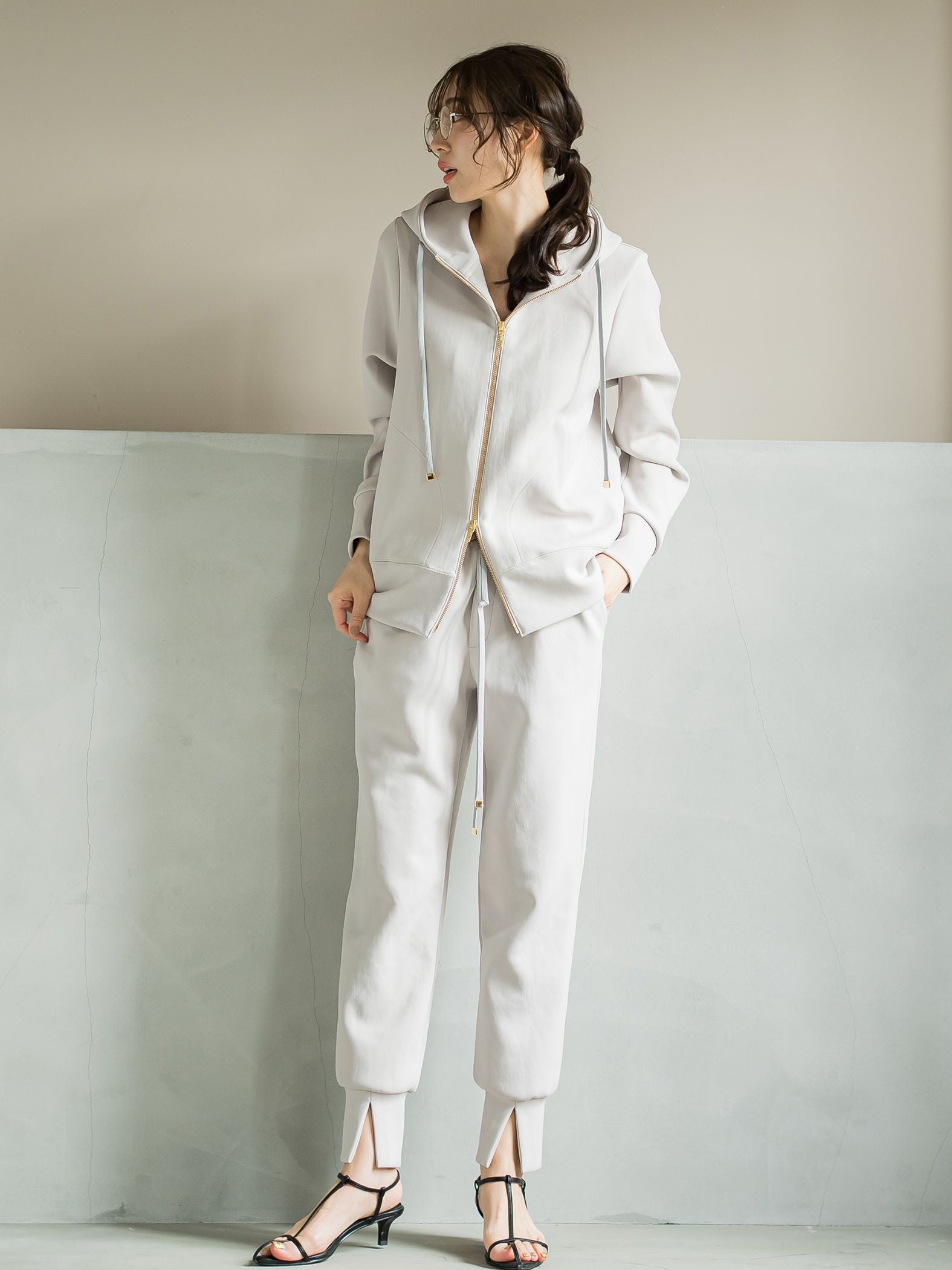 【ビッキー定番/ロングシーズン大活躍の多機能素材/L号サイズ登場!】裾スリットジョガーパンツ《洗濯機で洗える》