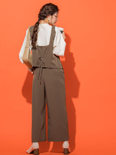 【肩フリルが女っぽ】フリルサロペットパンツ《洗濯機で洗える》