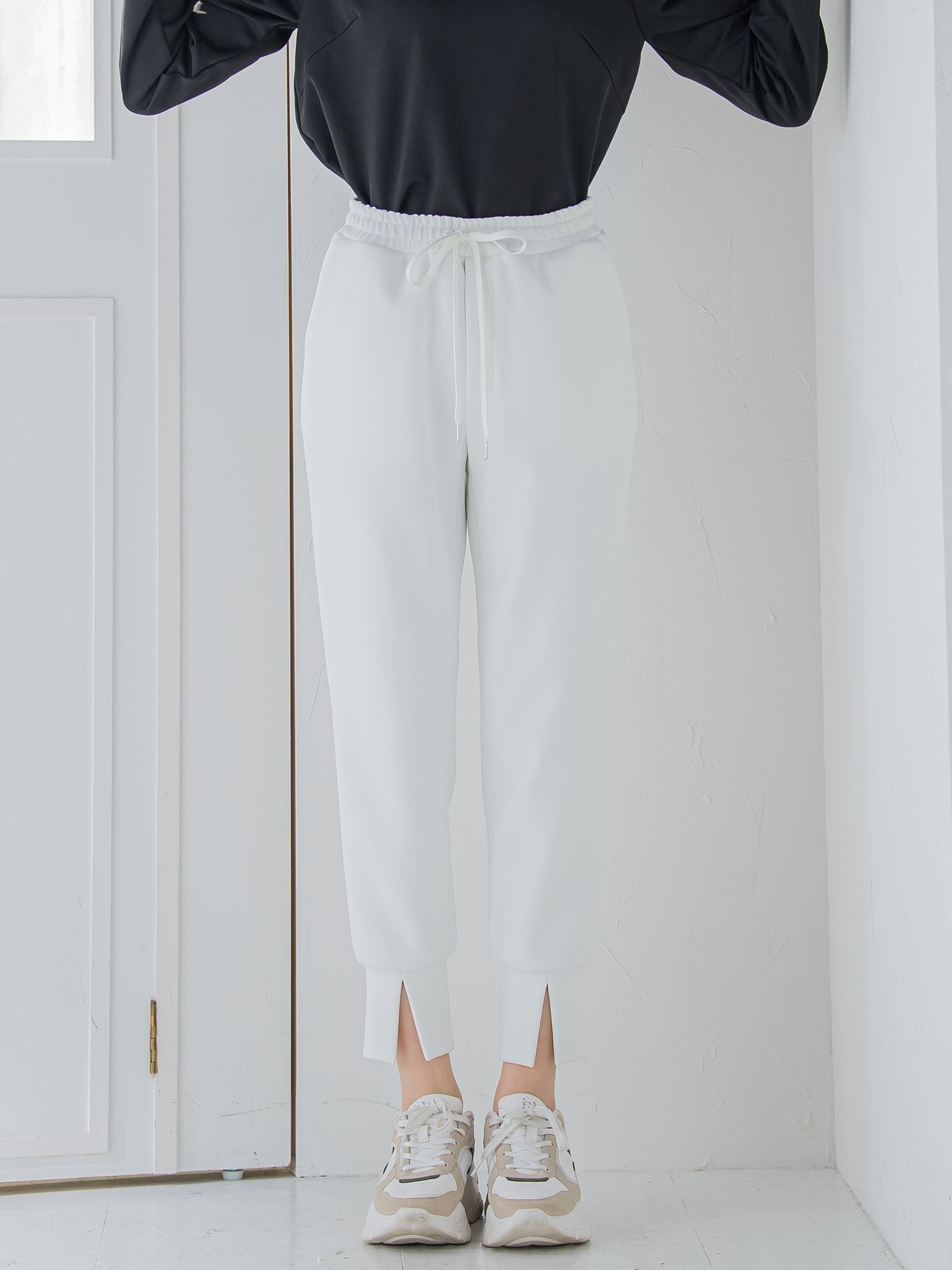【ビッキー定番/ロングシーズン大活躍の多機能素材/L号サイズ登場!】裾スリットジョガーパンツ《洗濯機で洗える》