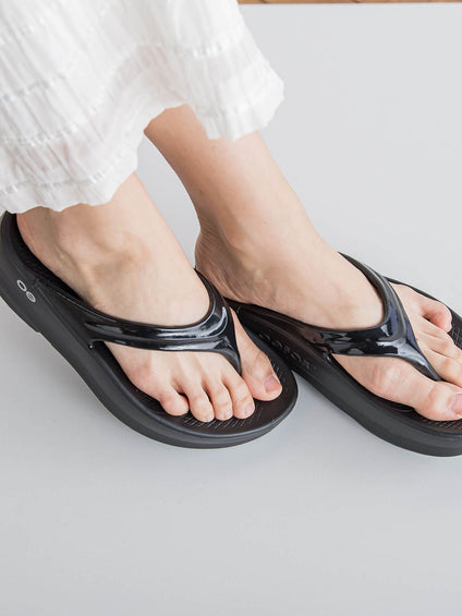 【OOFOS】Oomega(ウーメガ)