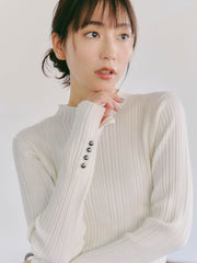 ソリストヒート袖ボタンボトルネックリブニット≪手洗い可能≫