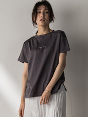 【J Lounge限定 / 新色追加】MAYSON GREYロゴTシャツ≪手洗い可能≫