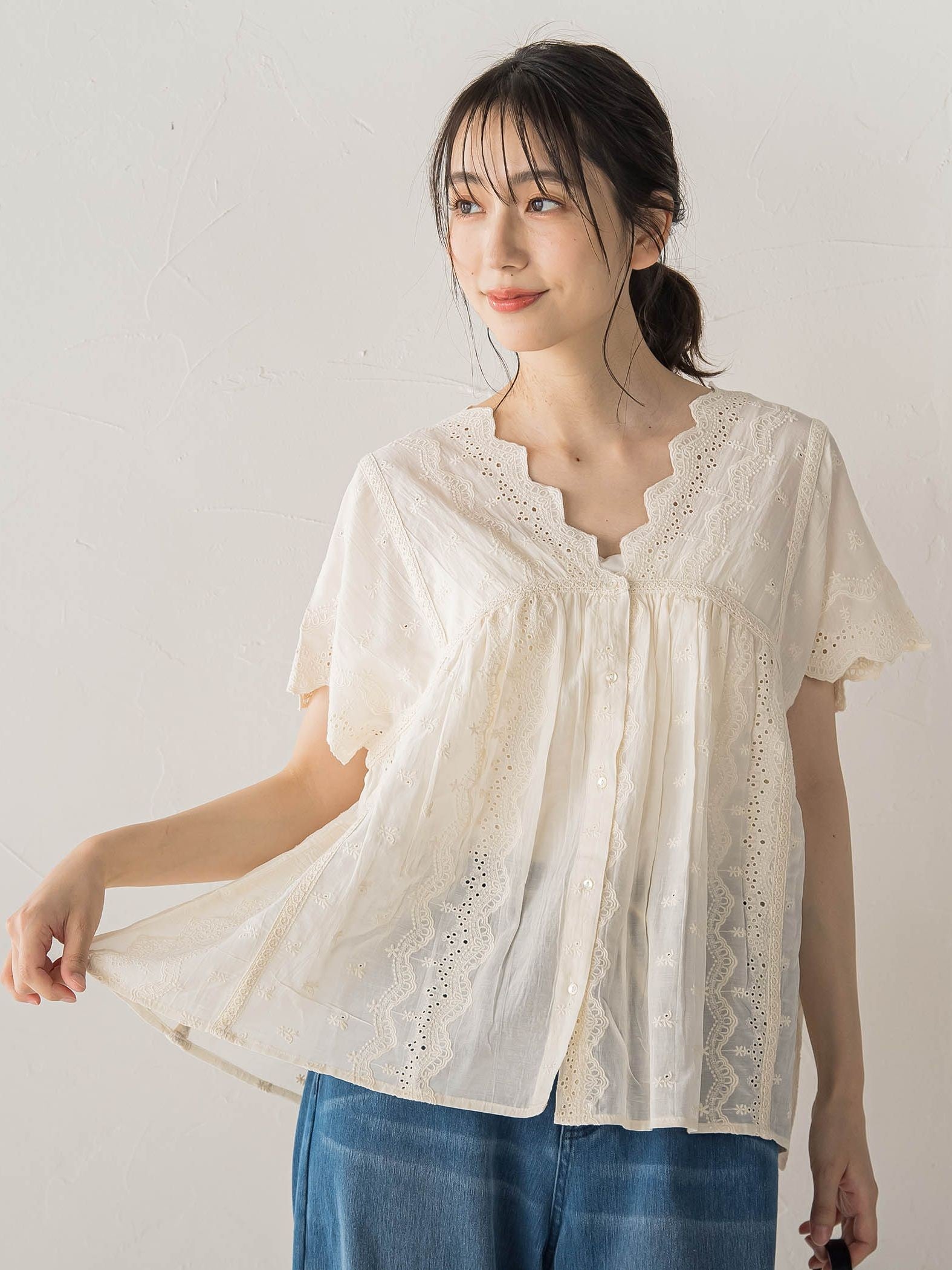 刺繍ハシゴレースブラウス