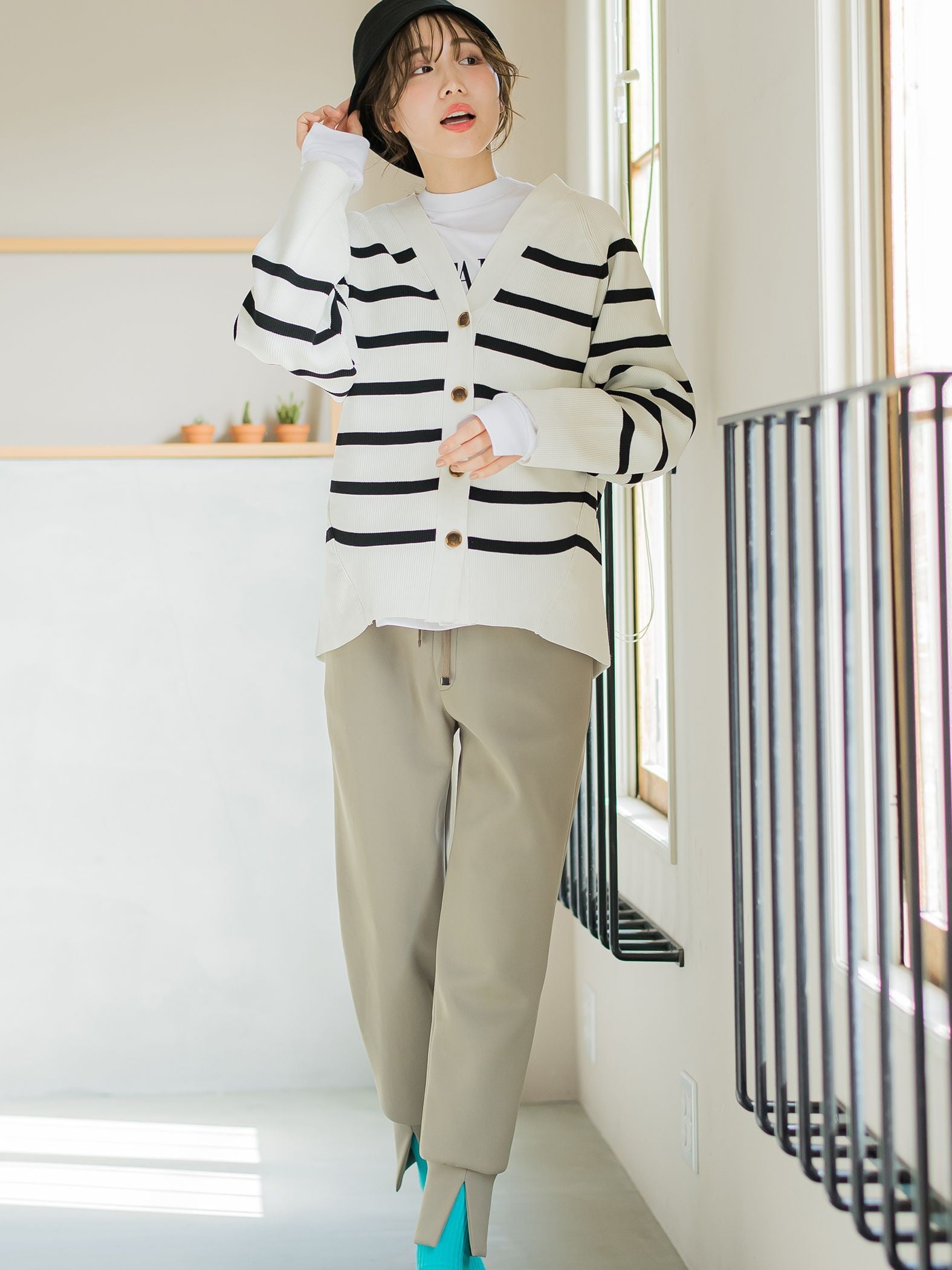 【ビッキー定番/ロングシーズン大活躍の多機能素材/L号サイズ登場!】裾スリットジョガーパンツ《洗濯機で洗える》