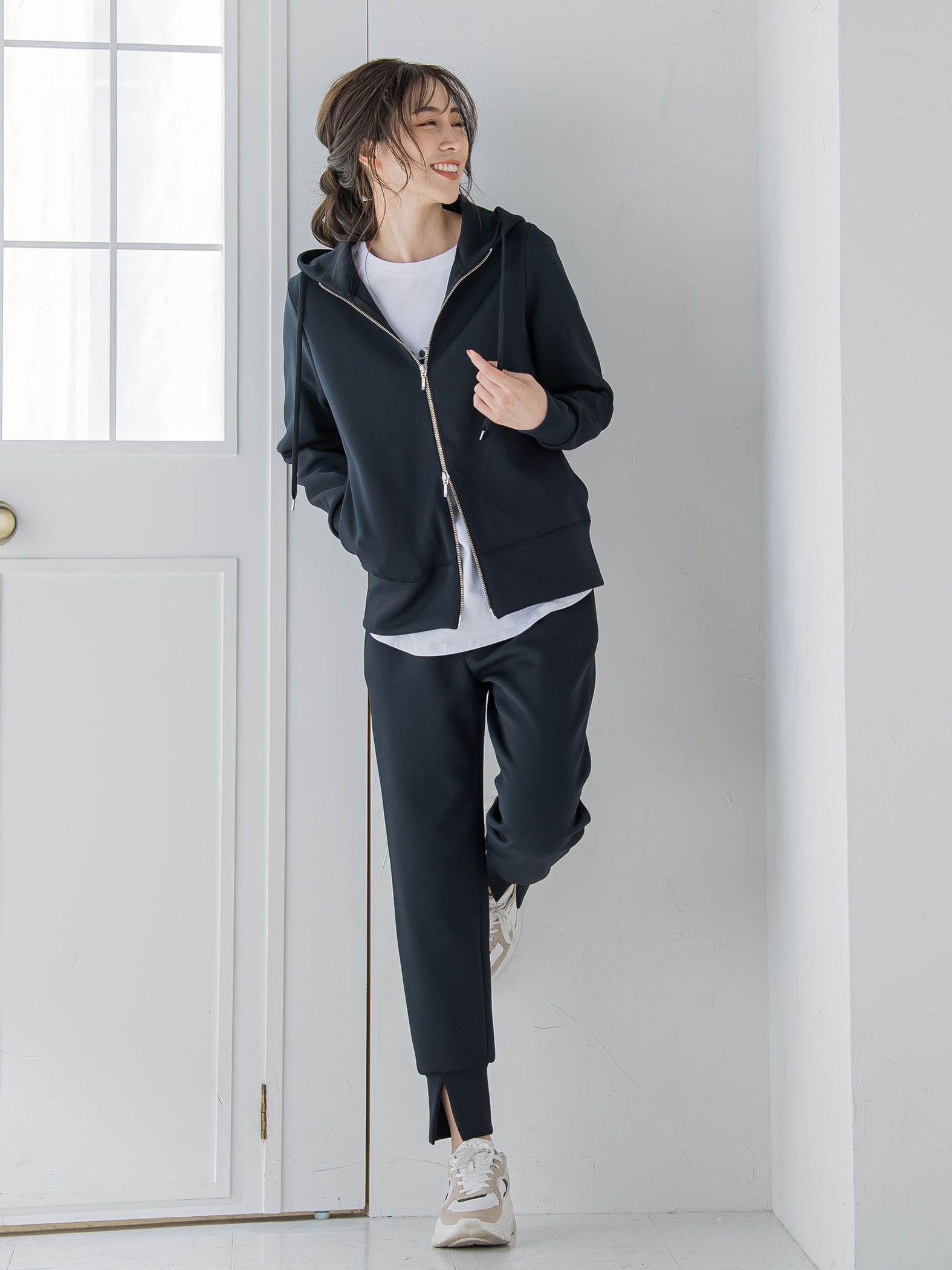 【ビッキー定番/ロングシーズン大活躍の多機能素材/L号サイズ登場!】裾スリットジョガーパンツ《洗濯機で洗える》