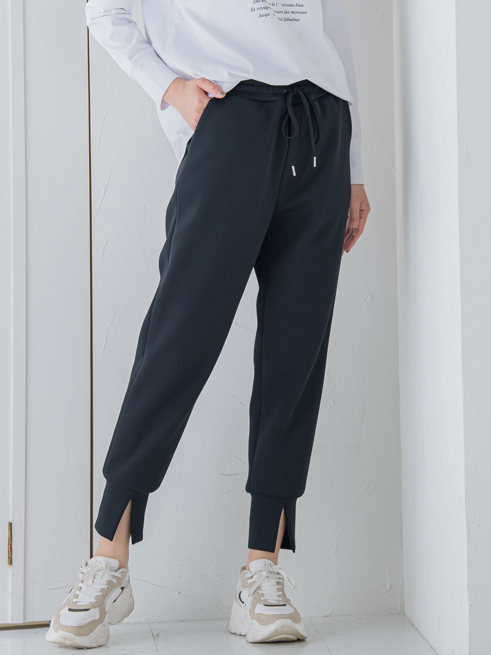【ビッキー定番/ロングシーズン大活躍の多機能素材/L号サイズ登場!】裾スリットジョガーパンツ《洗濯機で洗える》