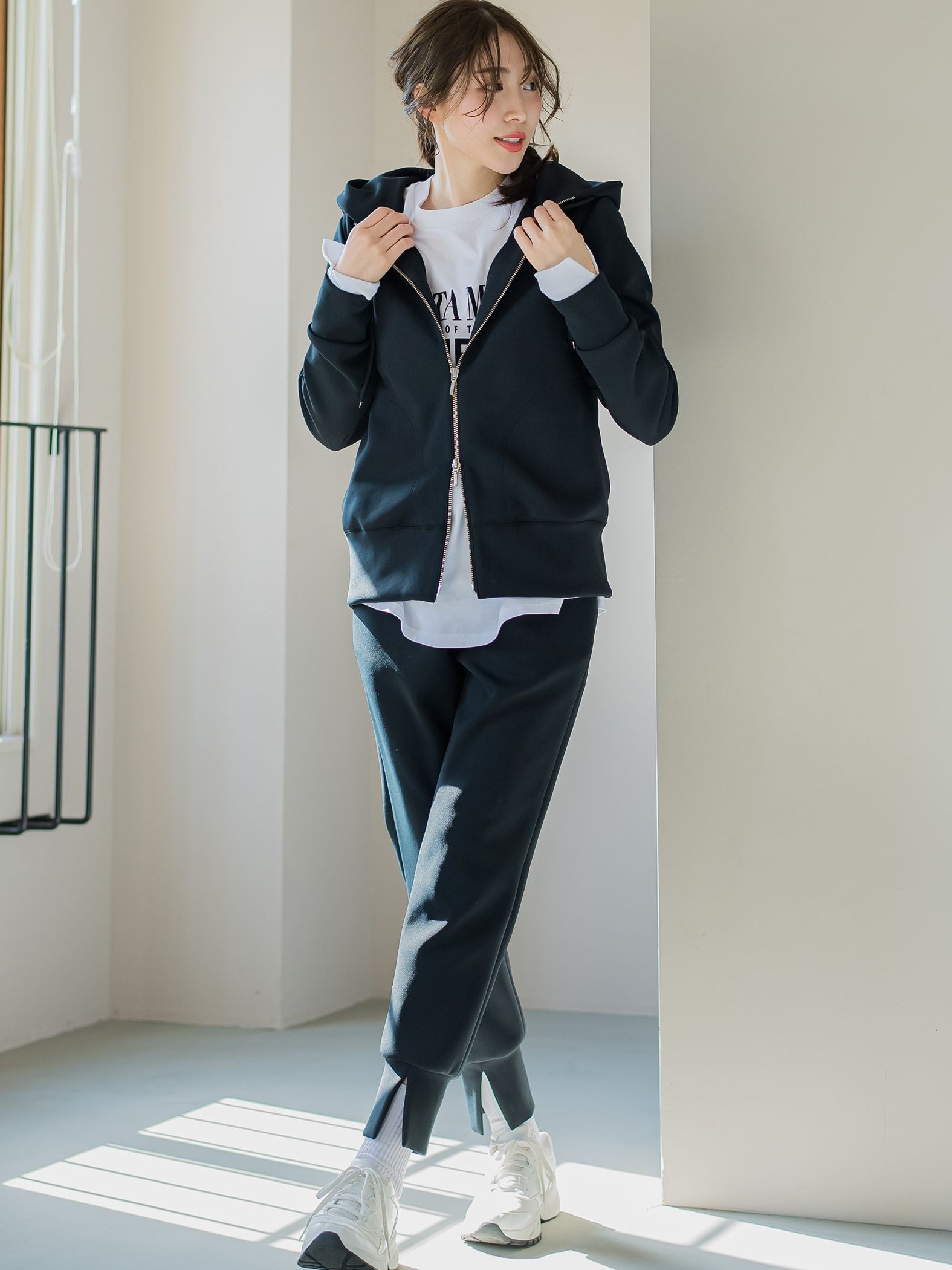 【ビッキー定番/ロングシーズン大活躍の多機能素材/L号サイズ登場!】裾スリットジョガーパンツ《洗濯機で洗える》