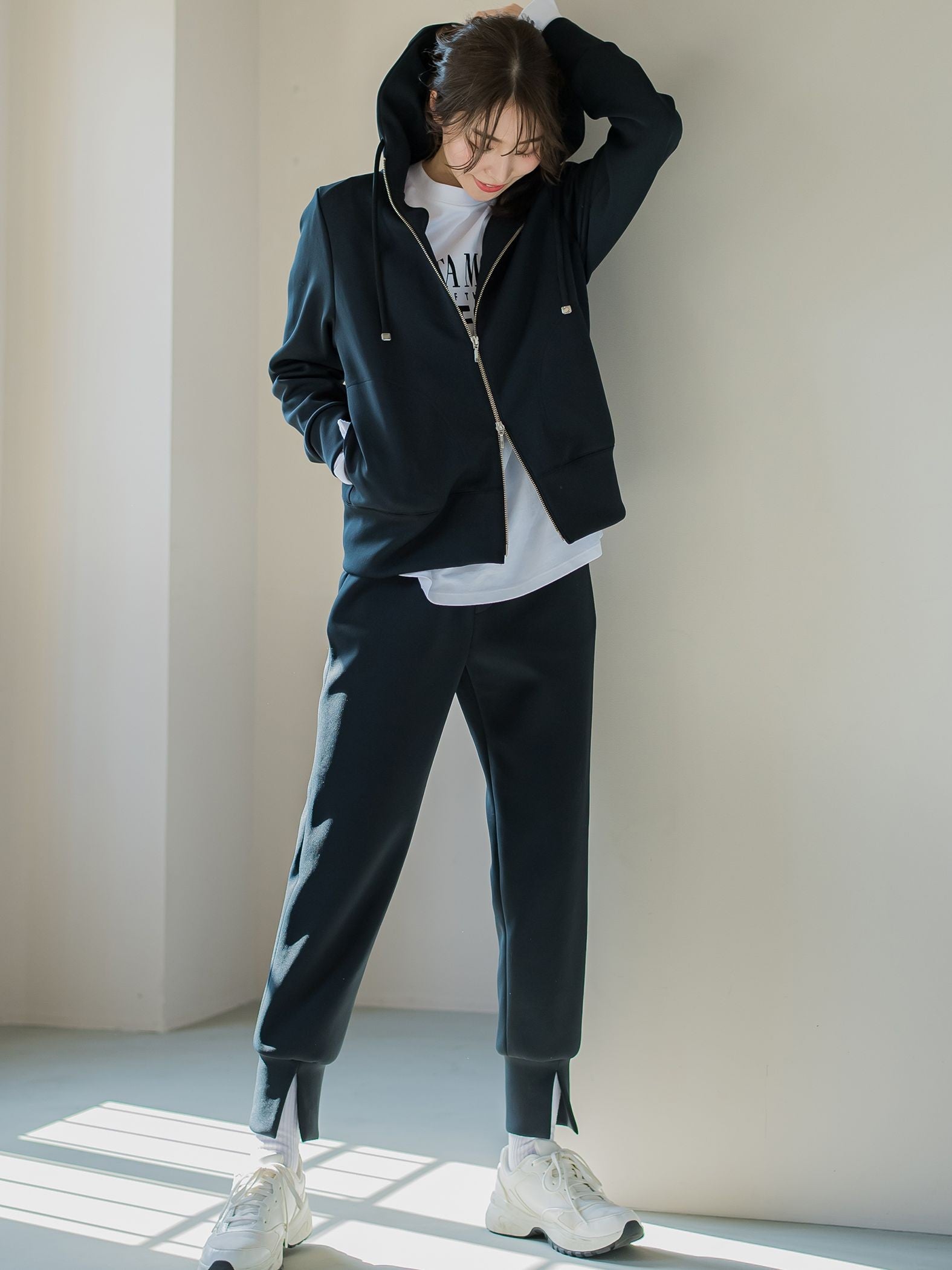 【ビッキー定番/ロングシーズン大活躍の多機能素材/L号サイズ登場!】裾スリットジョガーパンツ《洗濯機で洗える》