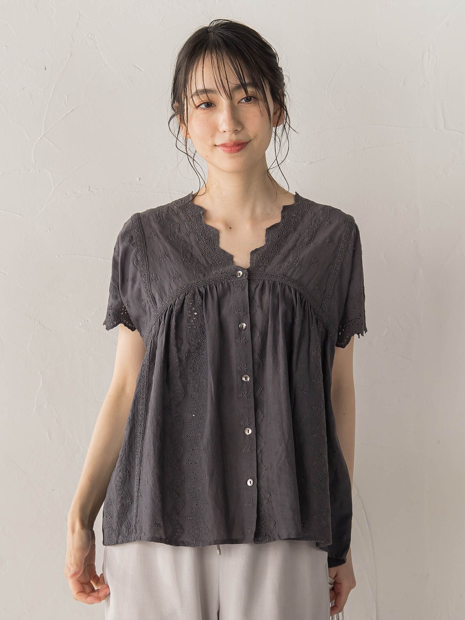 刺繍ハシゴレースブラウス