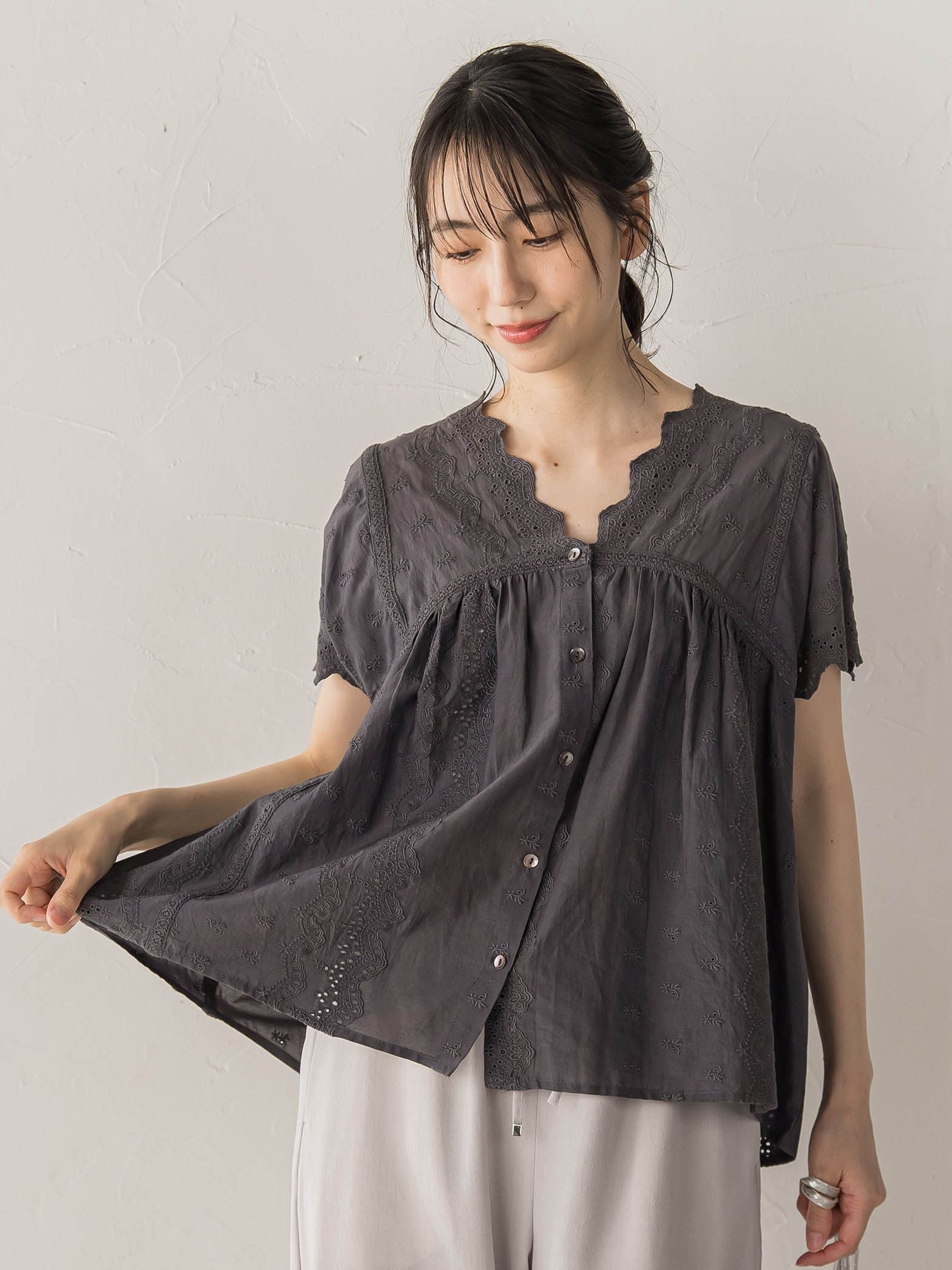 刺繍ハシゴレースブラウス