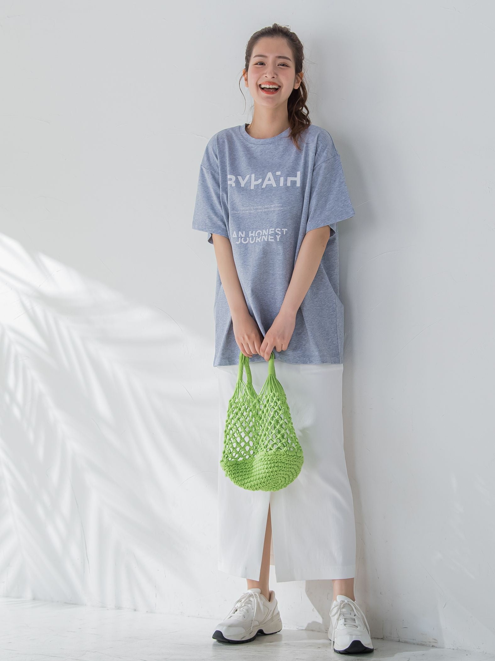 【大人も取り入れやすい1枚】アブストラクトカラーTシャツ《洗濯機で洗える》