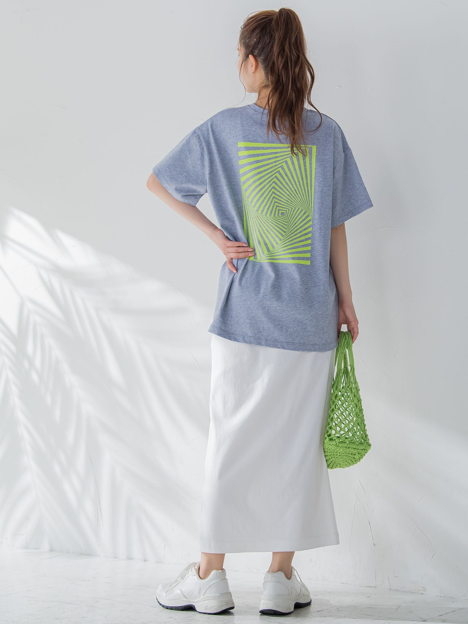 【大人も取り入れやすい1枚】アブストラクトカラーTシャツ《洗濯機で洗える》
