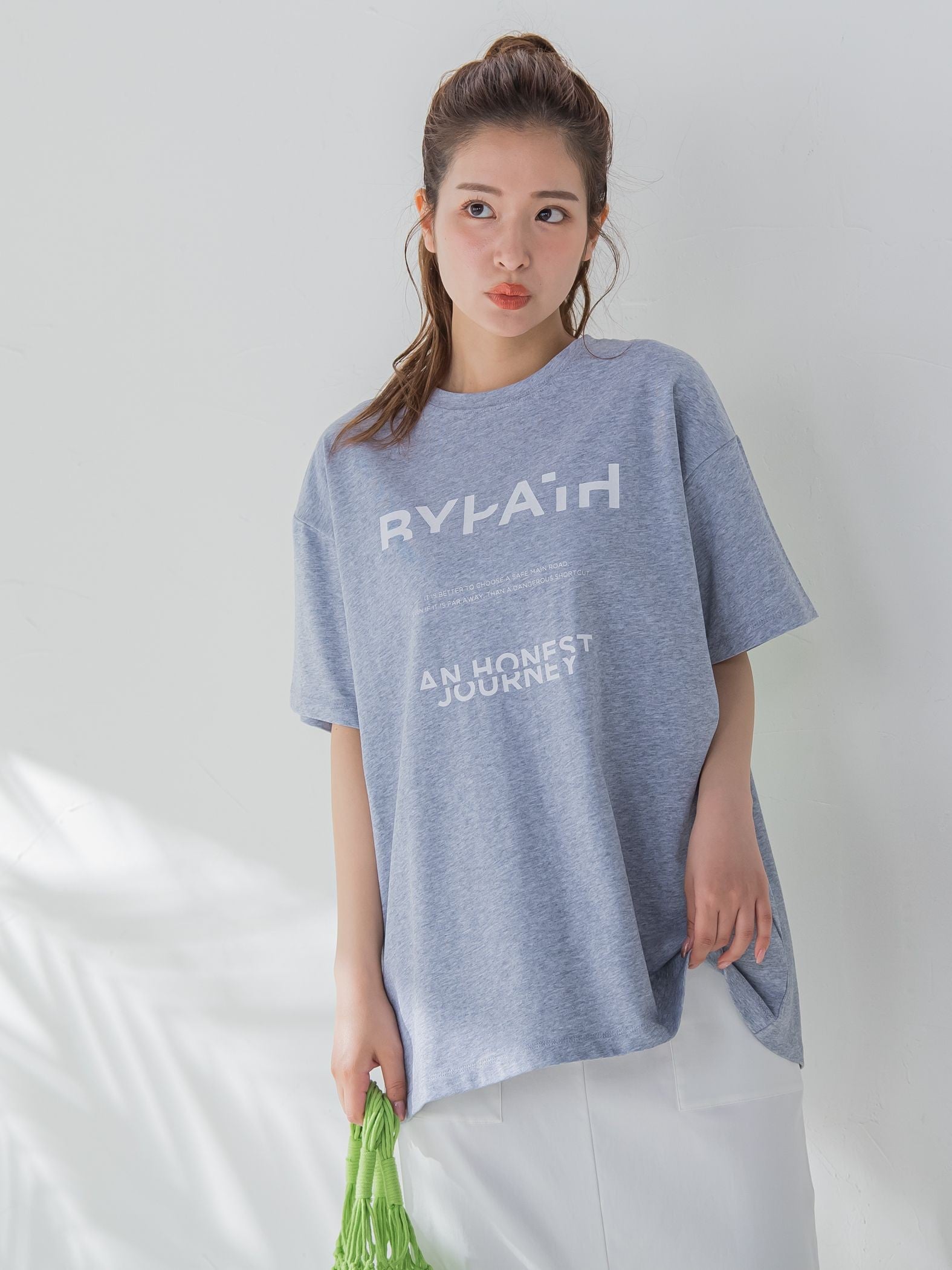 【大人も取り入れやすい1枚】アブストラクトカラーTシャツ《洗濯機で洗える》