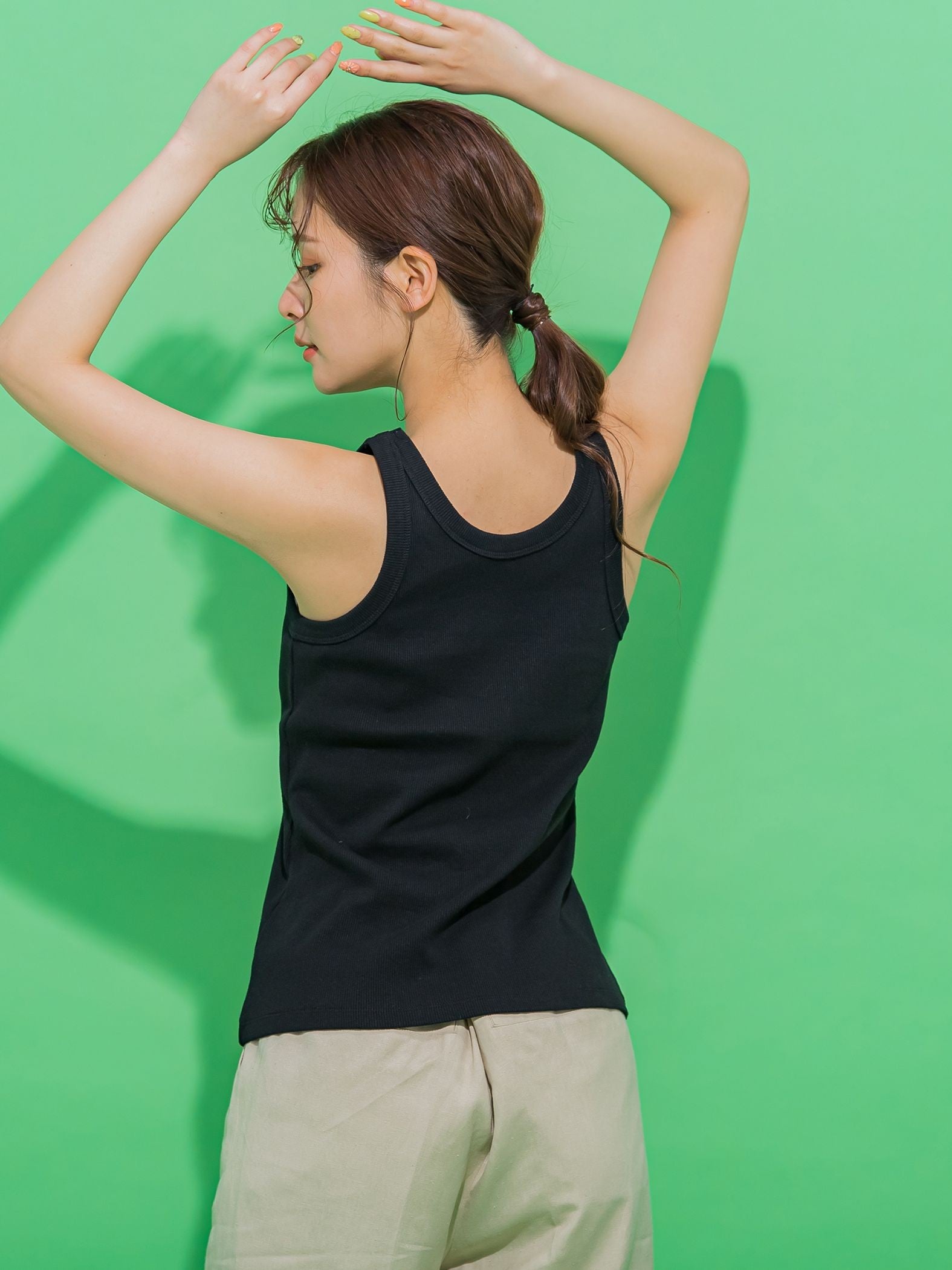 【華奢見えさせる】ストレッチリブタンクトップ《洗濯機で洗える》