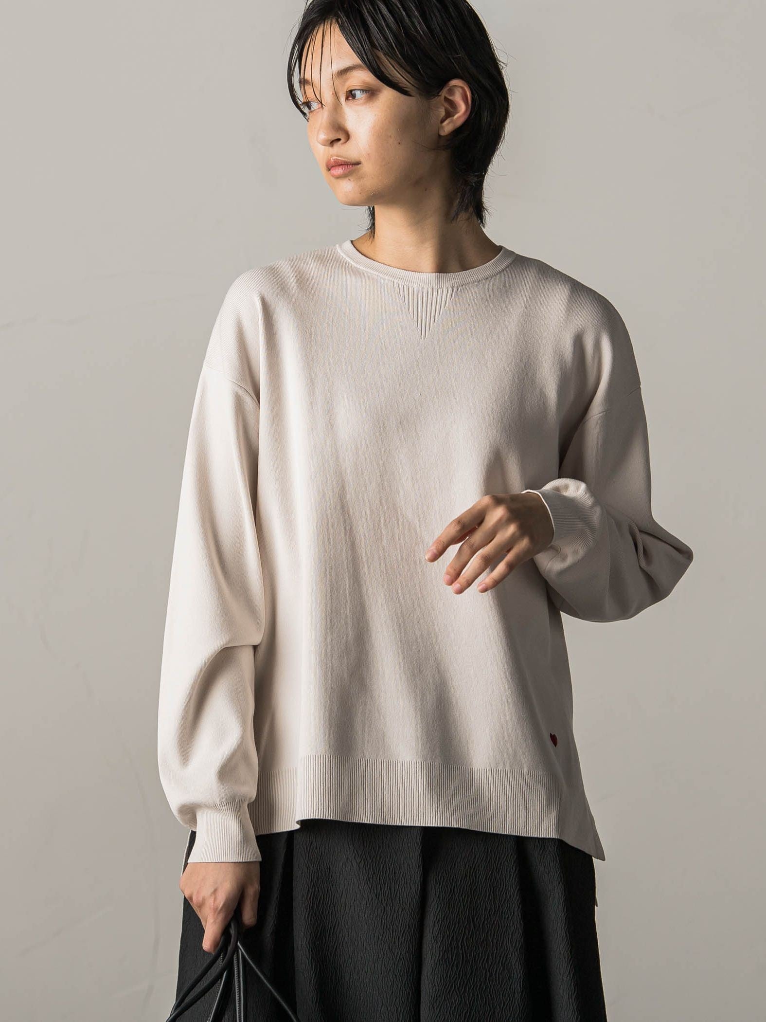 【BIOGRACE】ハート刺繍スウェットライクニットプルオーバー≪手洗い可能≫