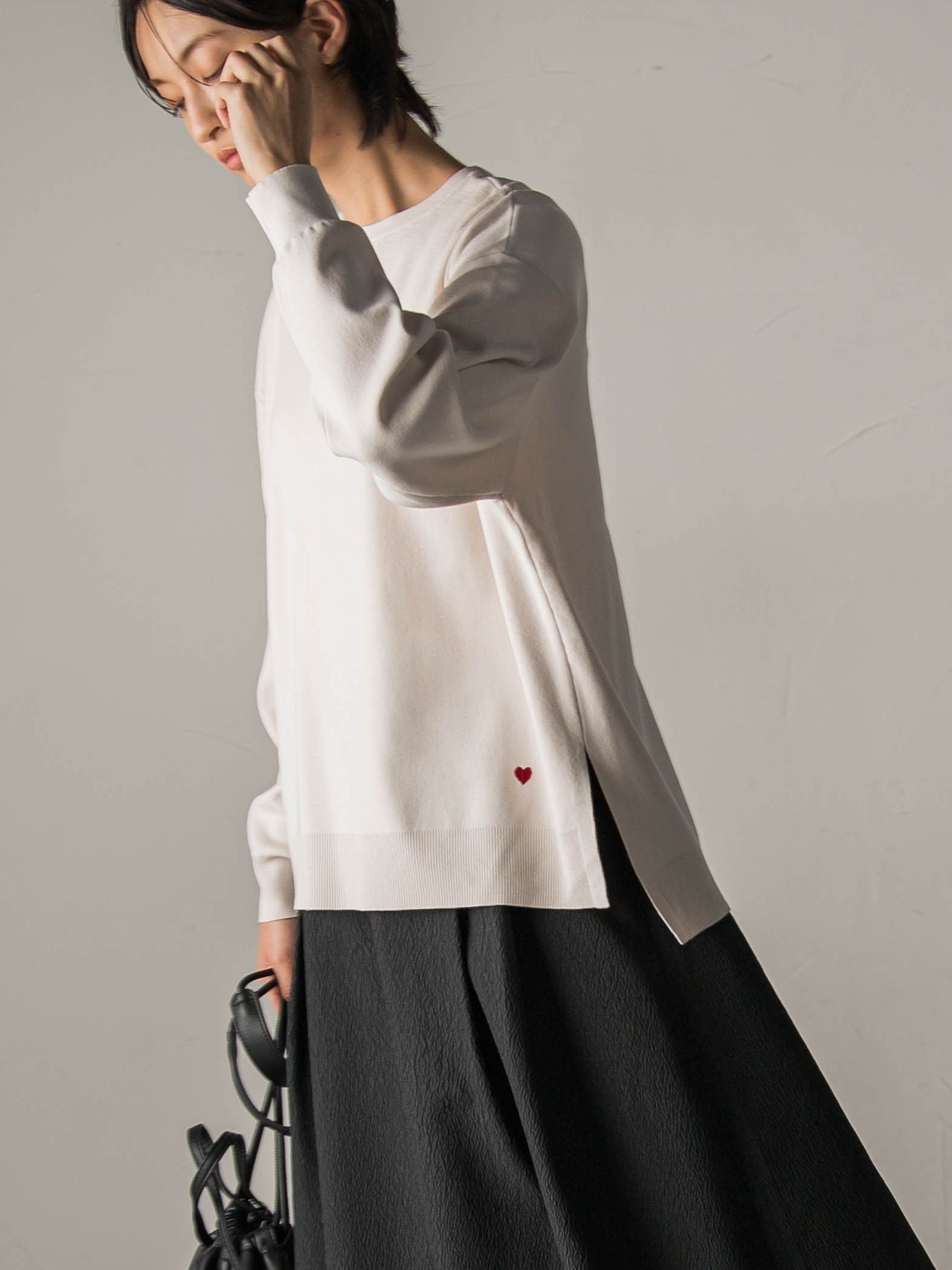 【BIOGRACE】ハート刺繍スウェットライクニットプルオーバー≪手洗い可能≫