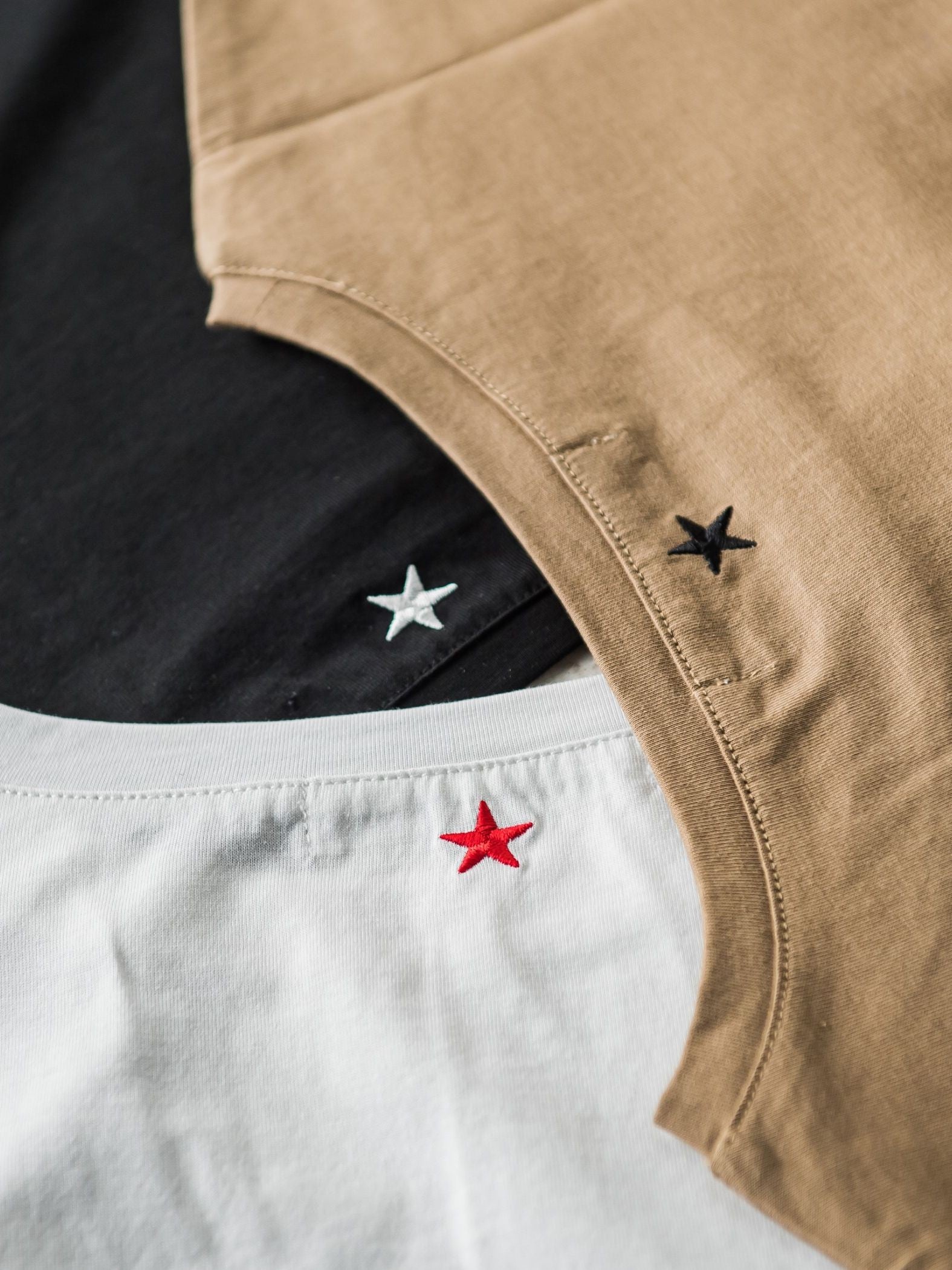 星刺繍タックショルダーロゴTシャツ≪洗濯機で洗える≫