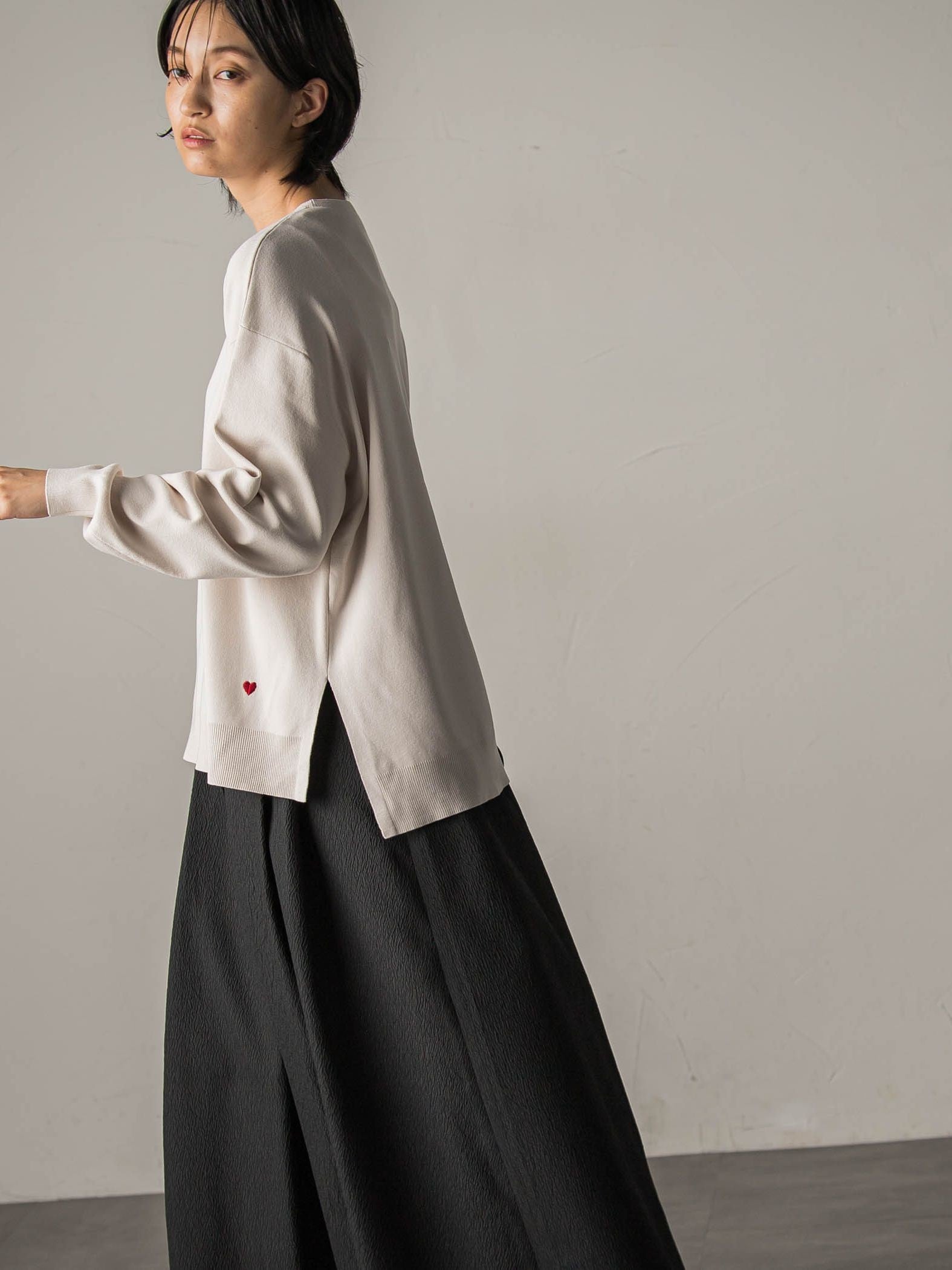 【BIOGRACE】ハート刺繍スウェットライクニットプルオーバー≪手洗い可能≫