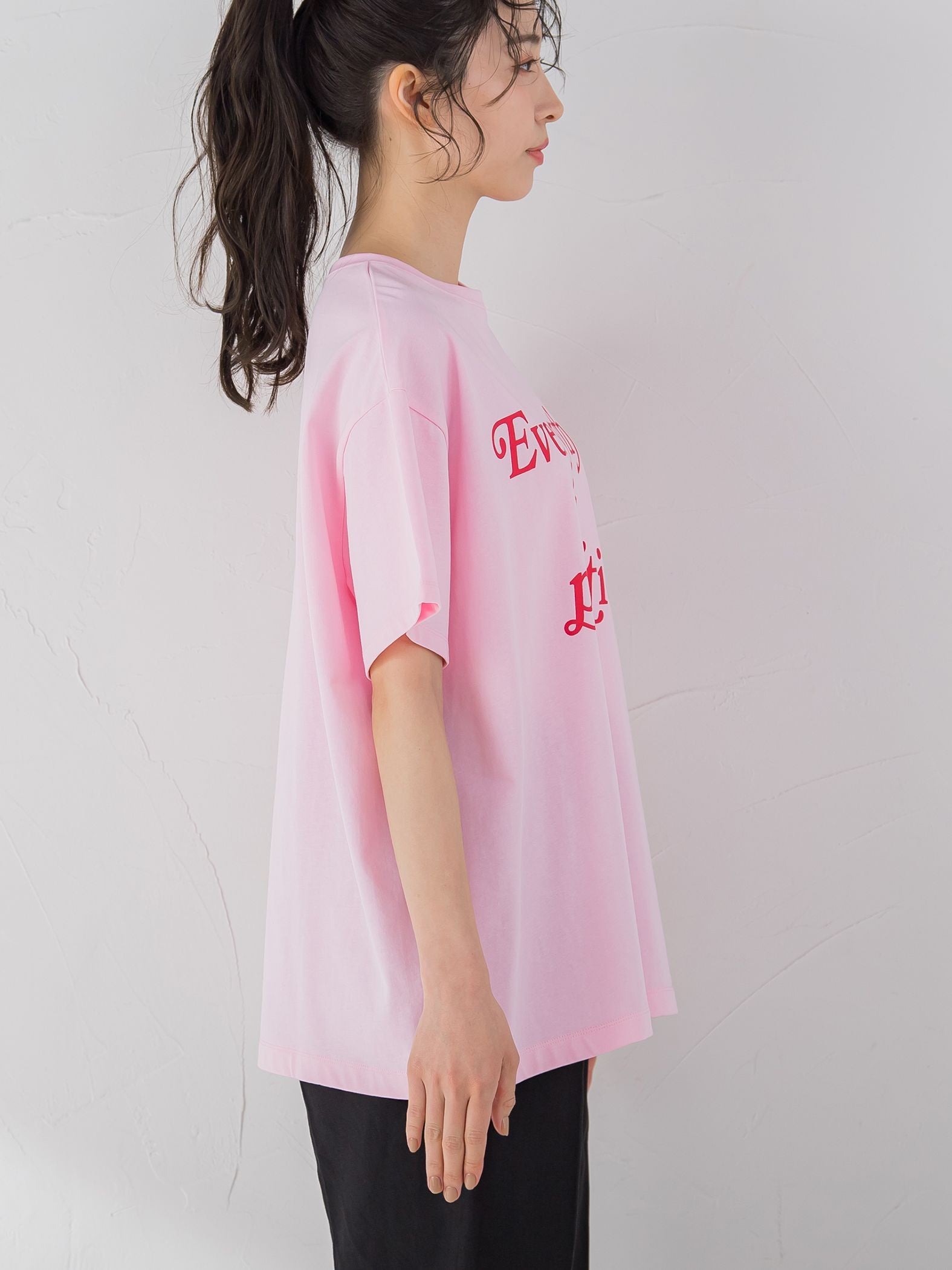 【大人も取り入れやすい】ロゴTシャツ《洗濯機で洗える》