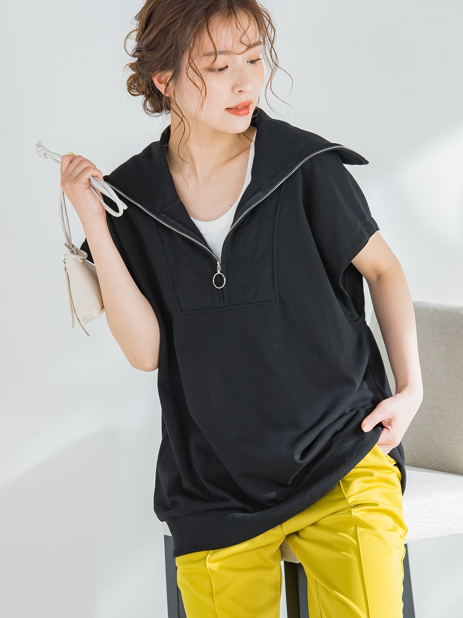 【大人の旬コーデを仕上げる】フレンチスリーブのハーフZIP《手洗い可能》
