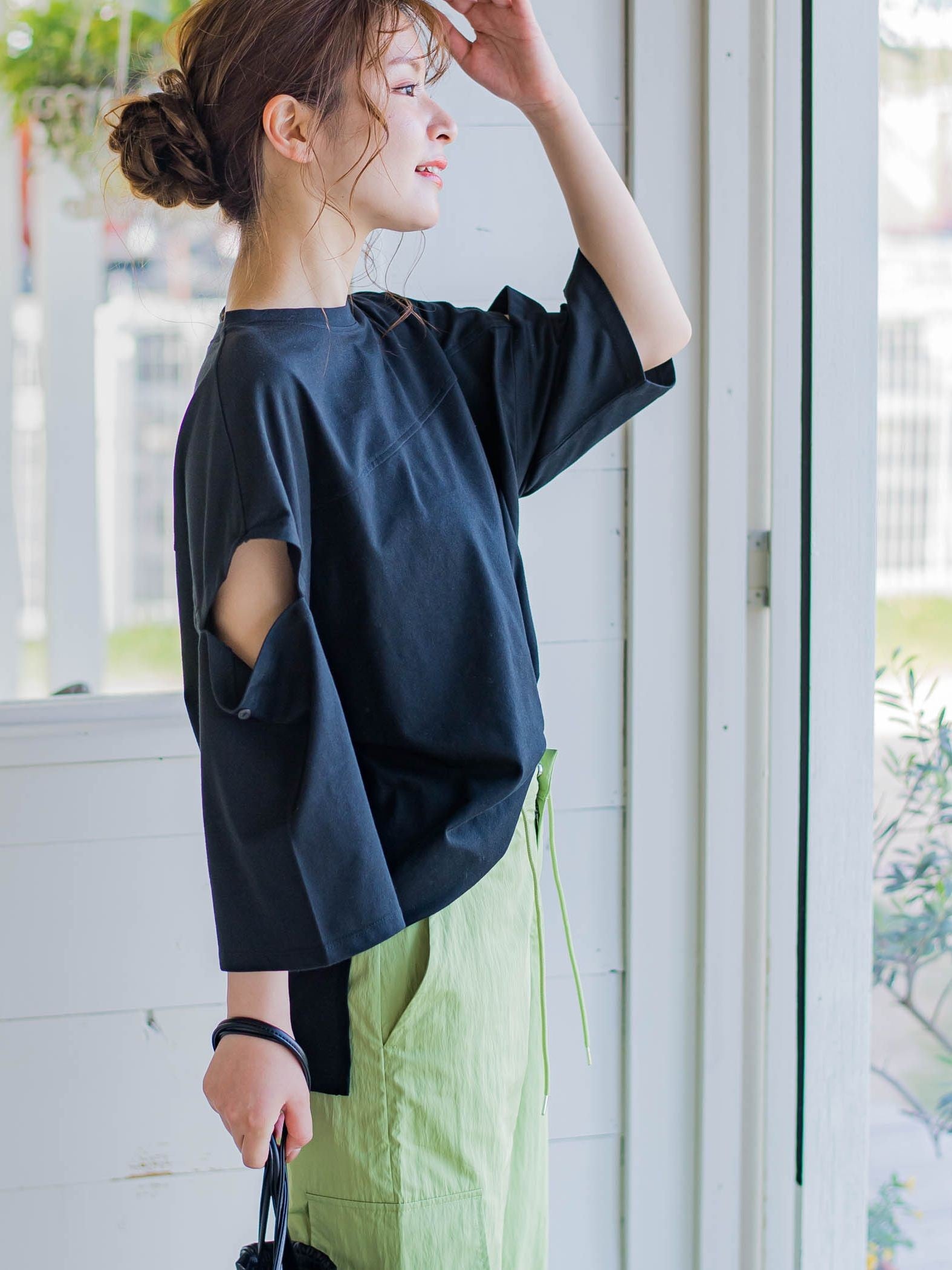 【さり気ない肌見せ】スリットTシャツ《洗濯機で洗える》