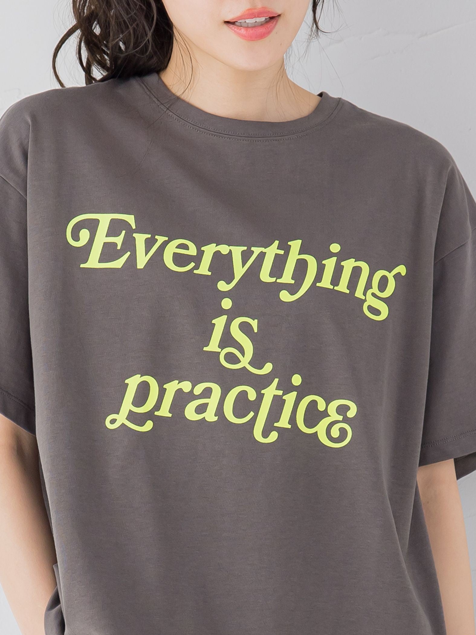 【大人も取り入れやすい】ロゴTシャツ《洗濯機で洗える》
