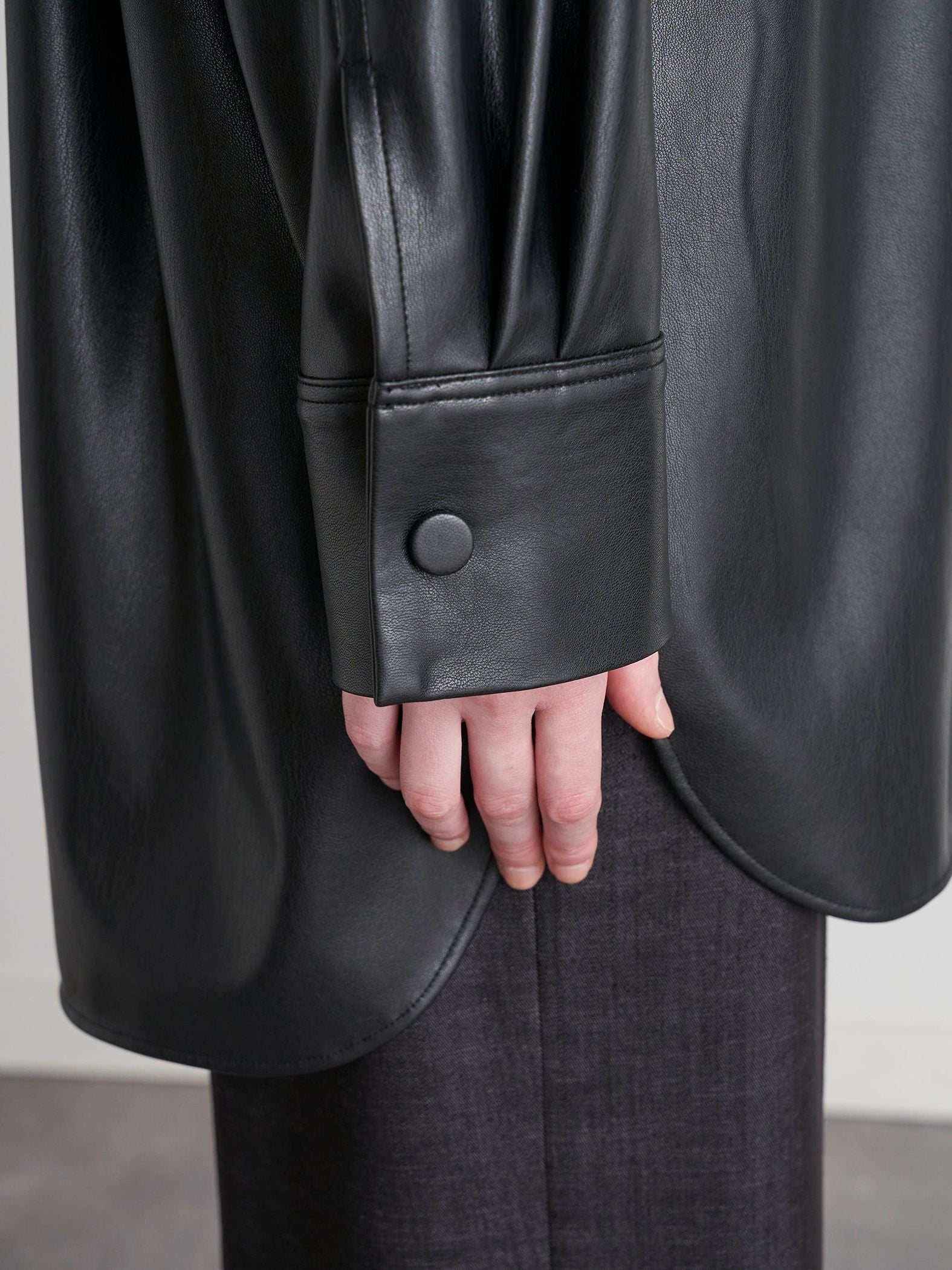 【大きいサイズ】【VEAGAN LEATHER】オーバーサイズレザーCPOシャツジャケット≪サスティナブル≫