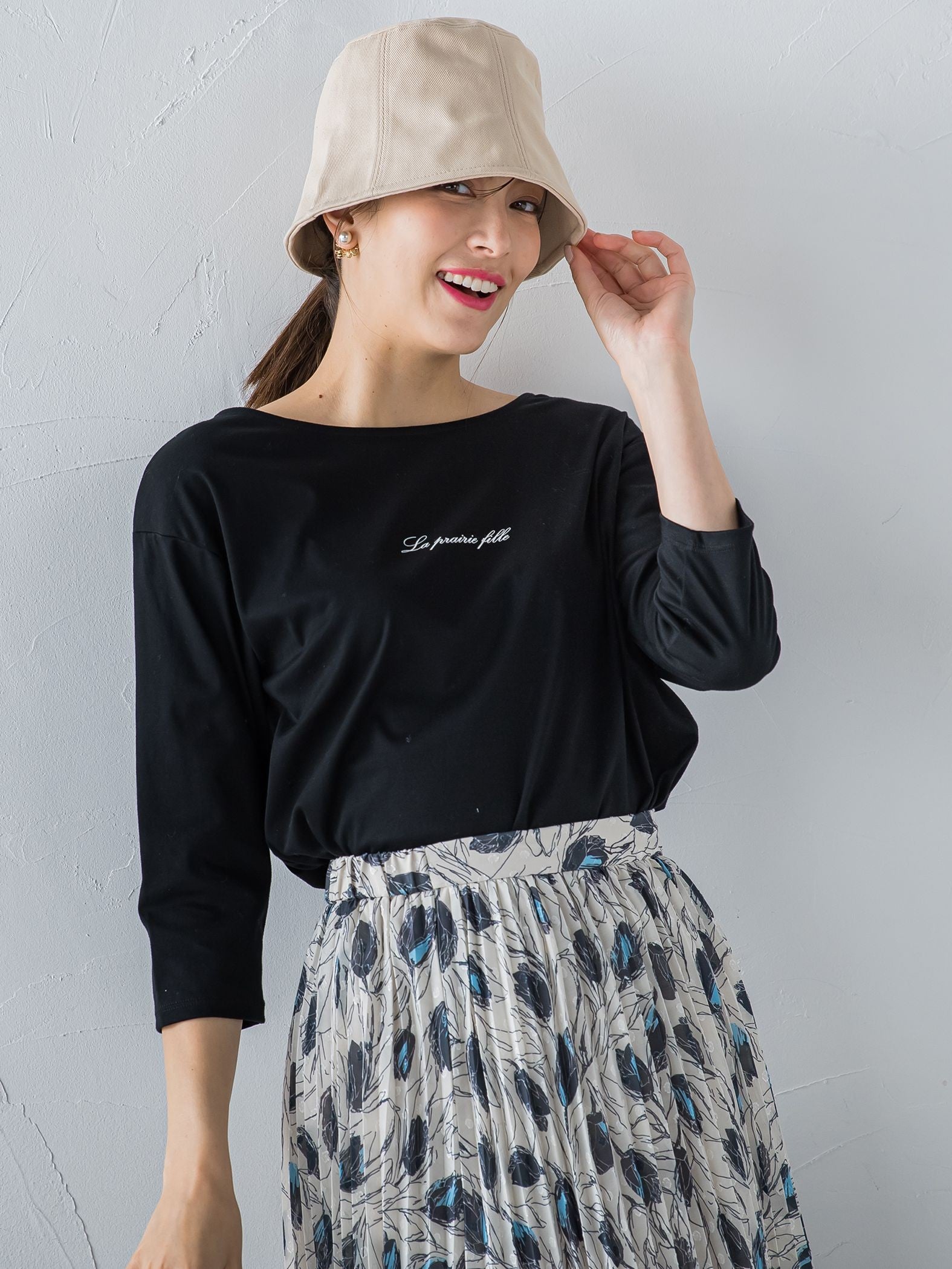 ラウンドカットロゴTシャツ ≪洗濯機で洗える≫