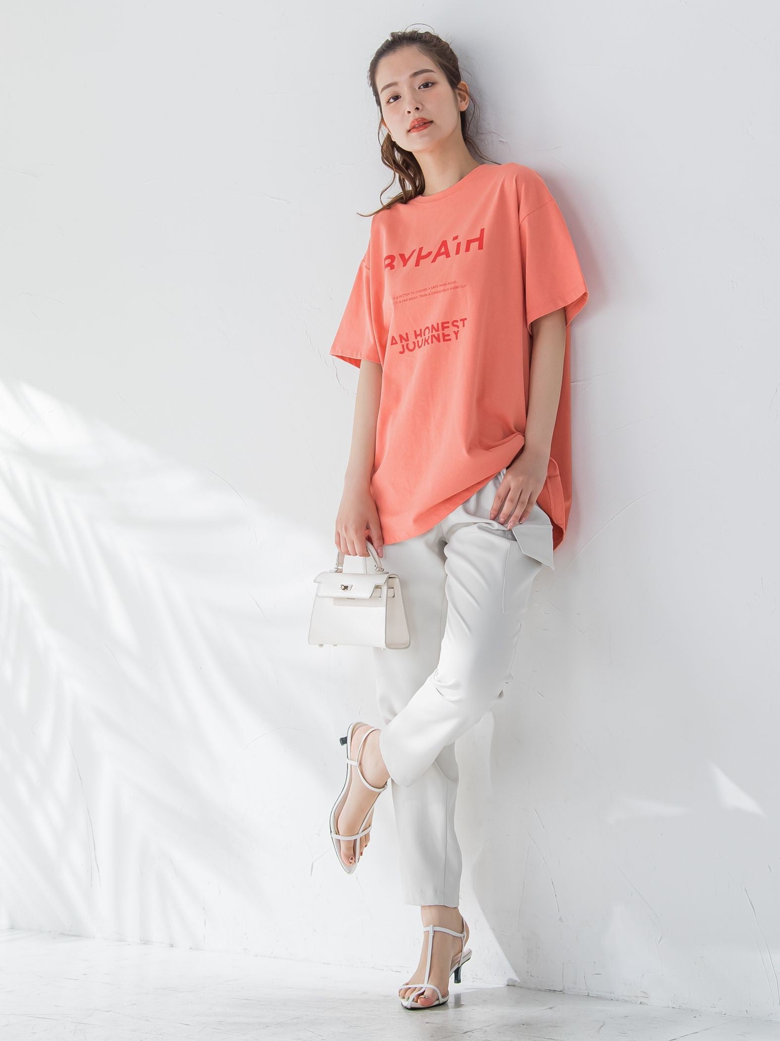 【大人も取り入れやすい1枚】アブストラクトカラーTシャツ《洗濯機で洗える》