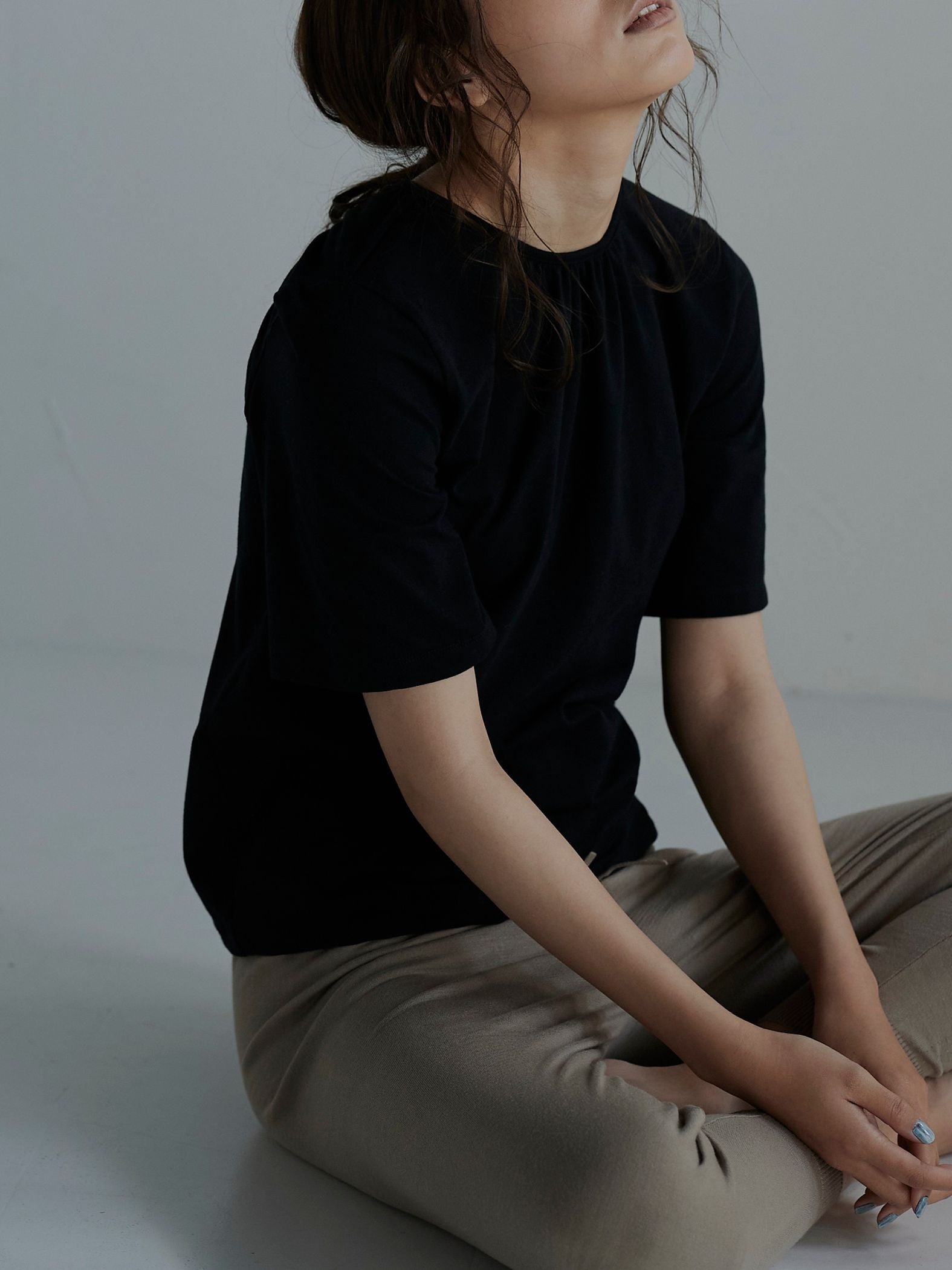 【雑誌掲載】大人の肌見せでアップデート バックシャンTシャツ
