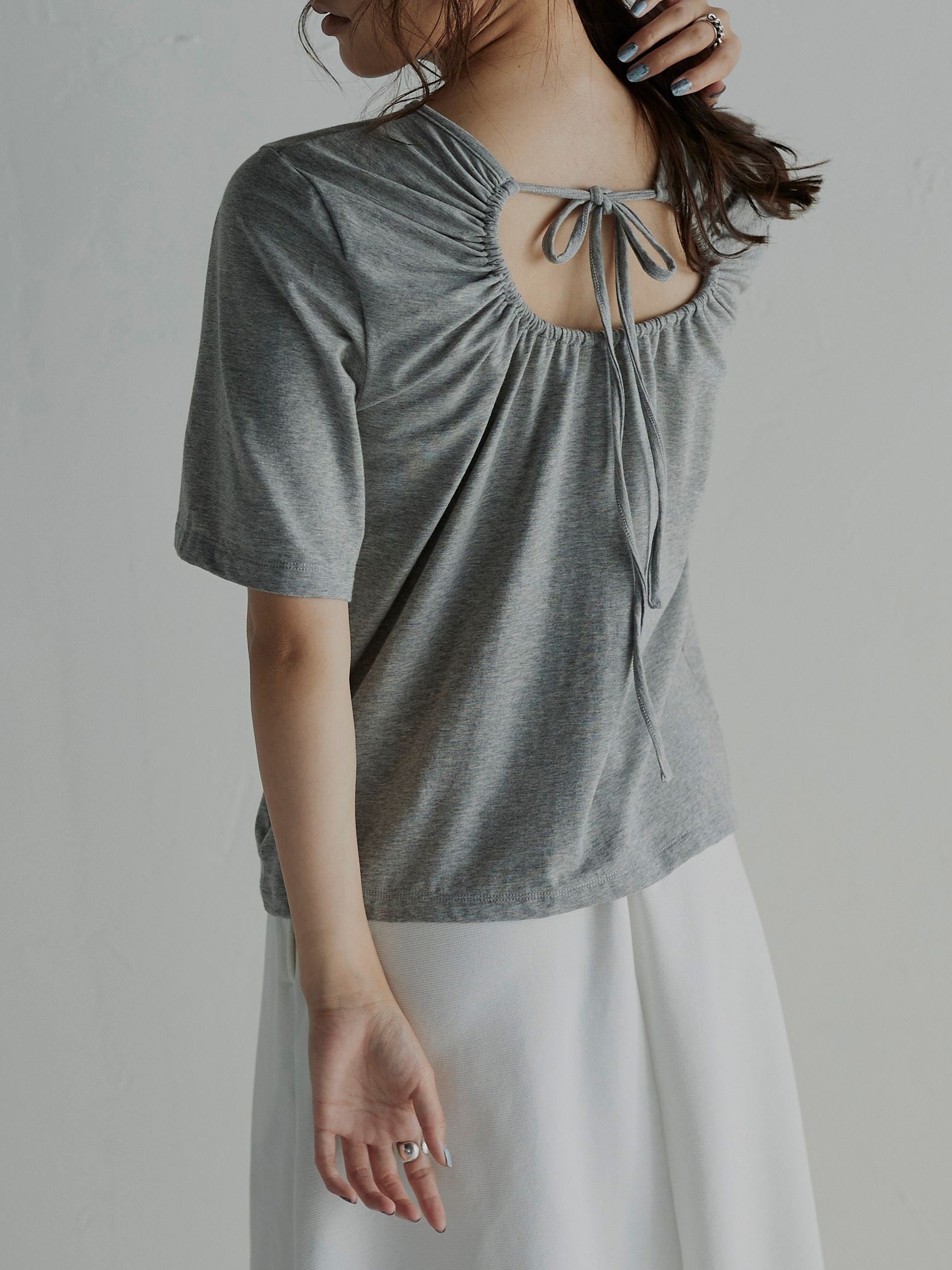【雑誌掲載】大人の肌見せでアップデート バックシャンTシャツ