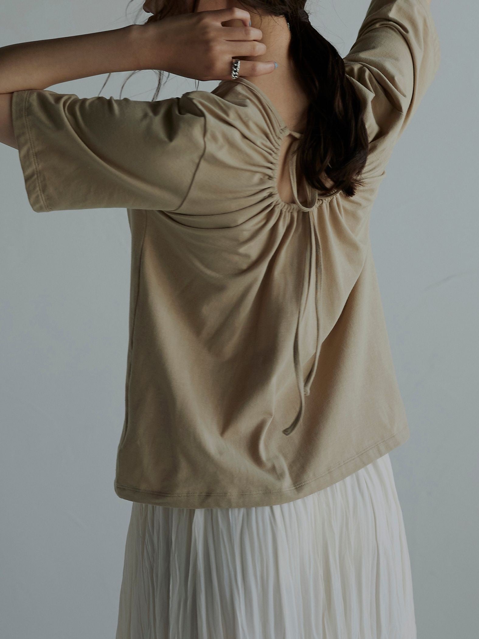 【雑誌掲載】大人の肌見せでアップデート バックシャンTシャツ