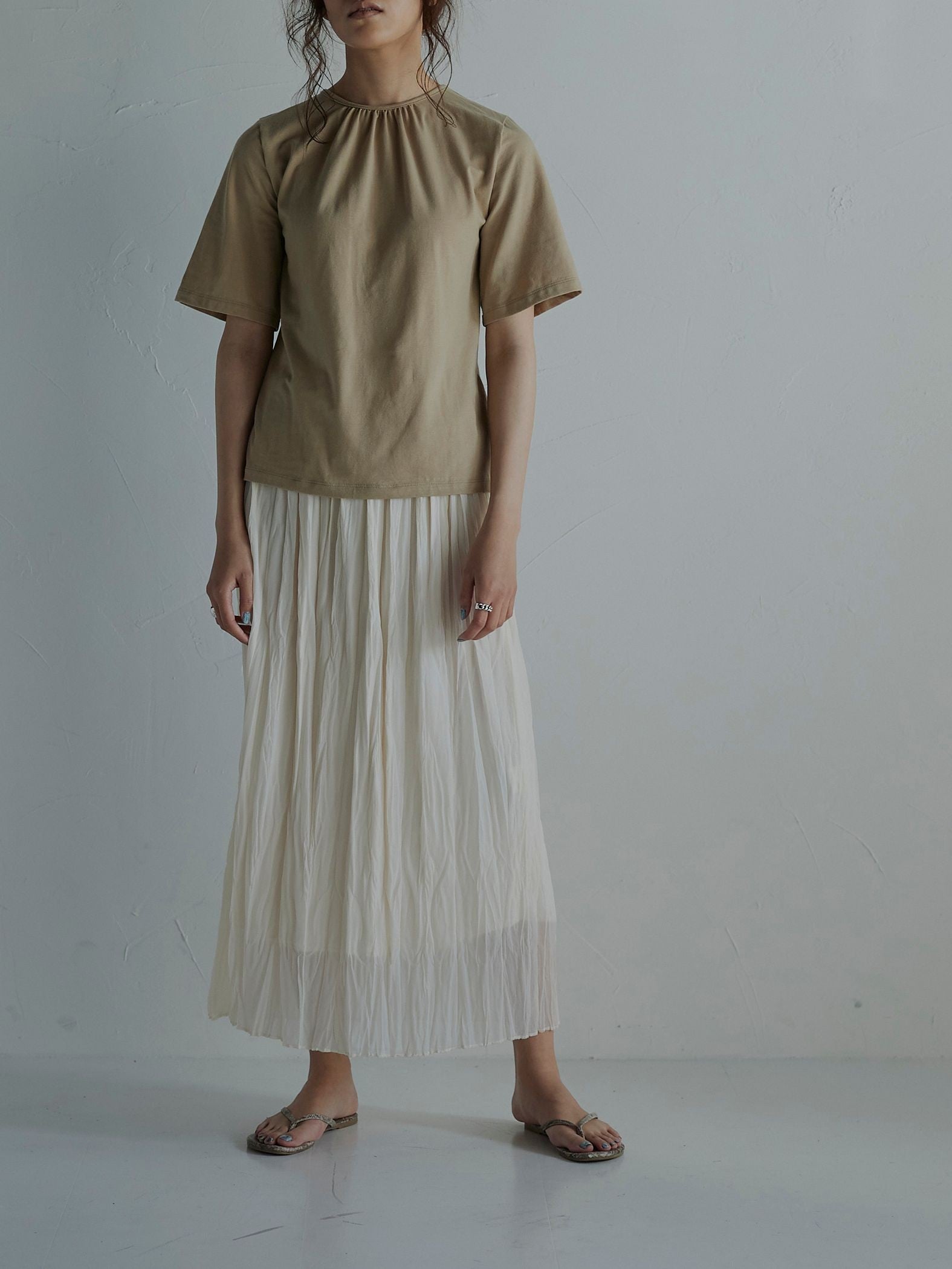 【雑誌掲載】大人の肌見せでアップデート バックシャンTシャツ