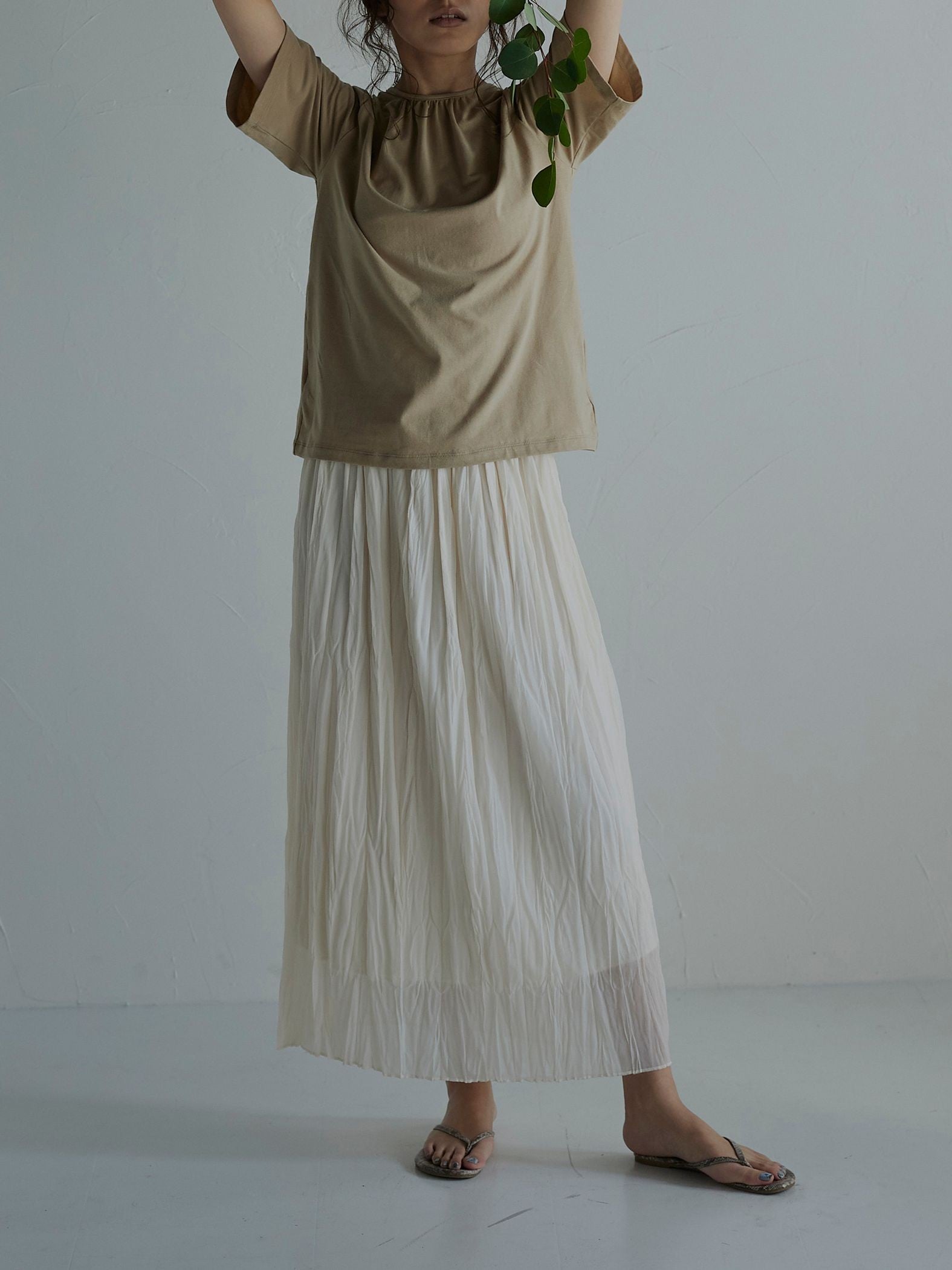 【雑誌掲載】大人の肌見せでアップデート バックシャンTシャツ