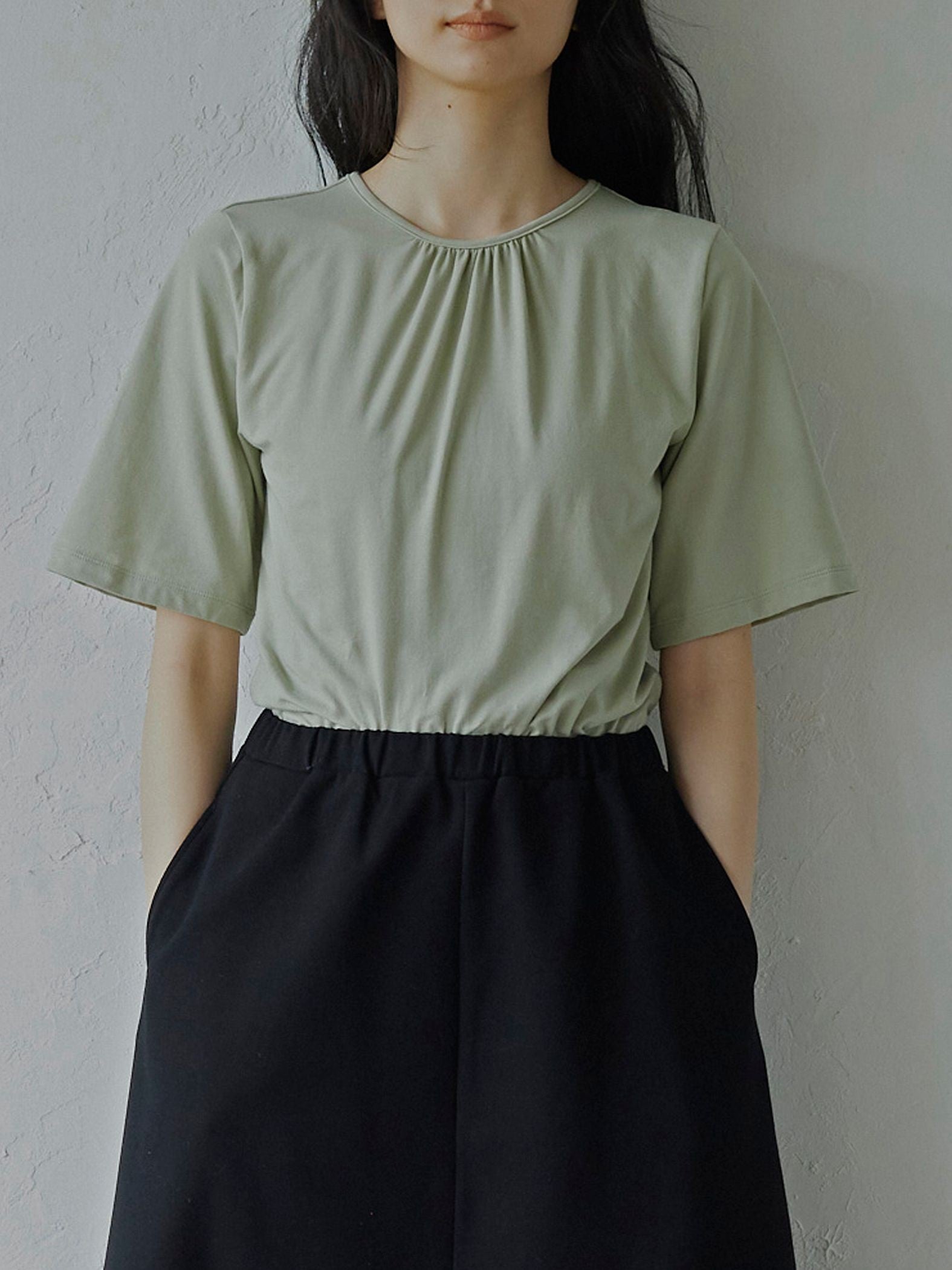 【雑誌掲載】大人の肌見せでアップデート バックシャンTシャツ