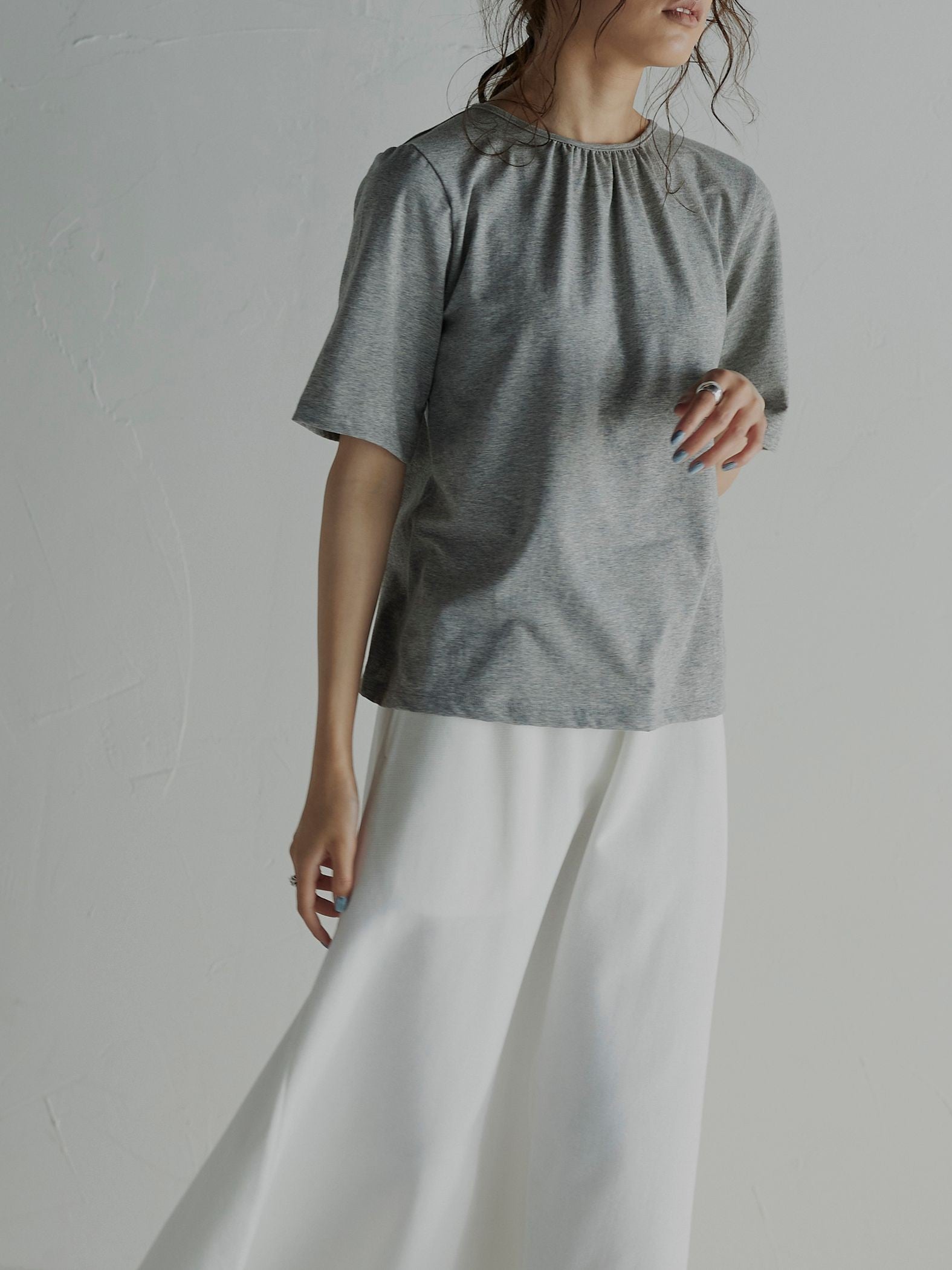 【雑誌掲載】大人の肌見せでアップデート バックシャンTシャツ
