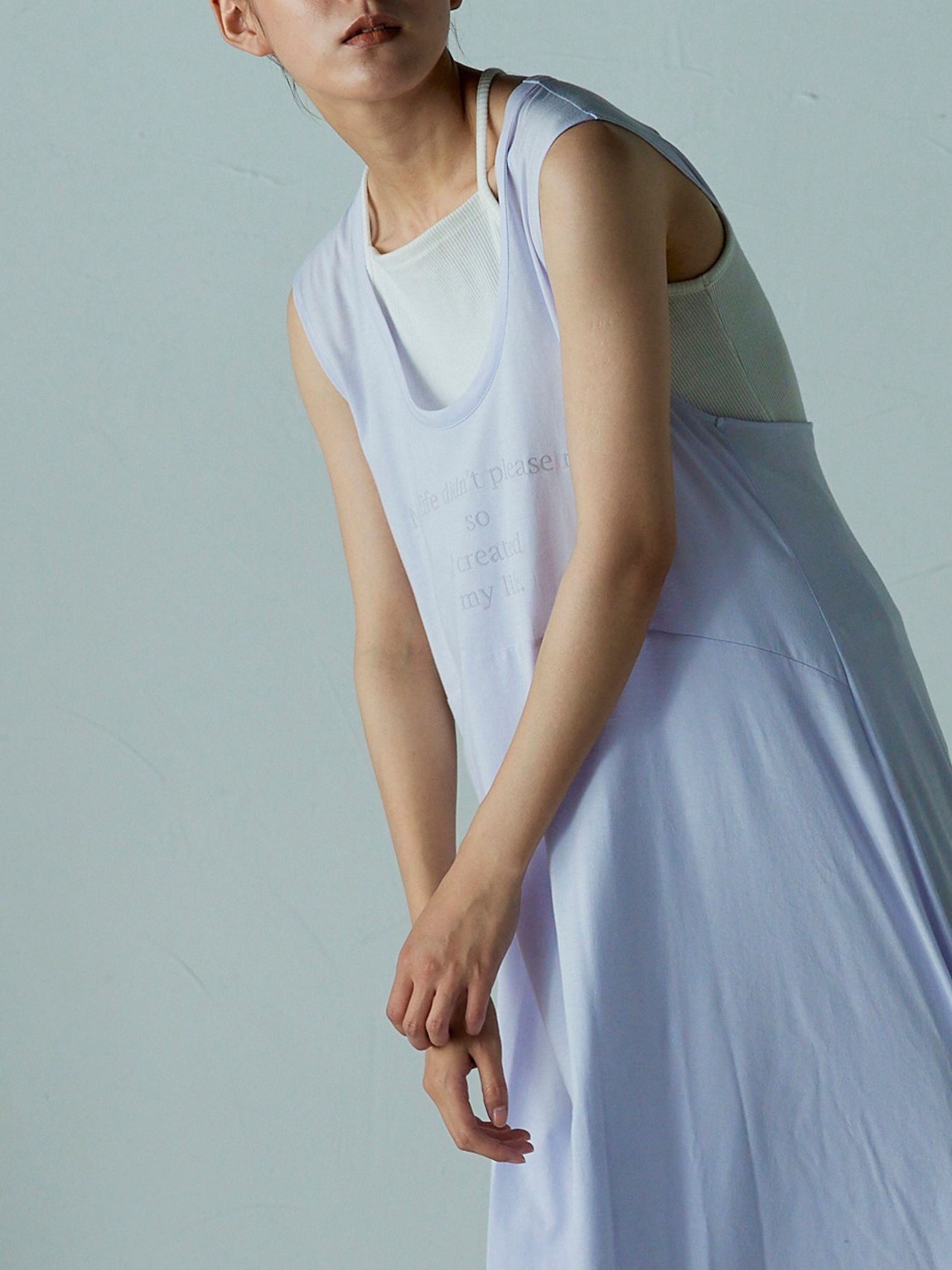 アクティブなツイストデザイン 厚盛ロゴワンピース ≪PREMIUM COTTON≫