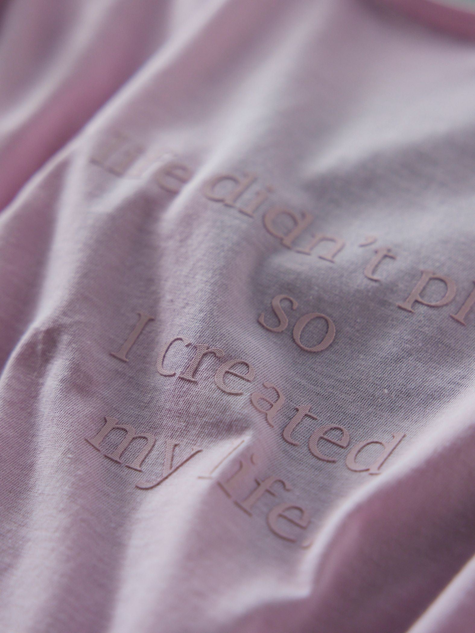 2つの顔が楽しめる 2WAY厚盛ロゴTシャツ ≪PREMIUM COTTON≫