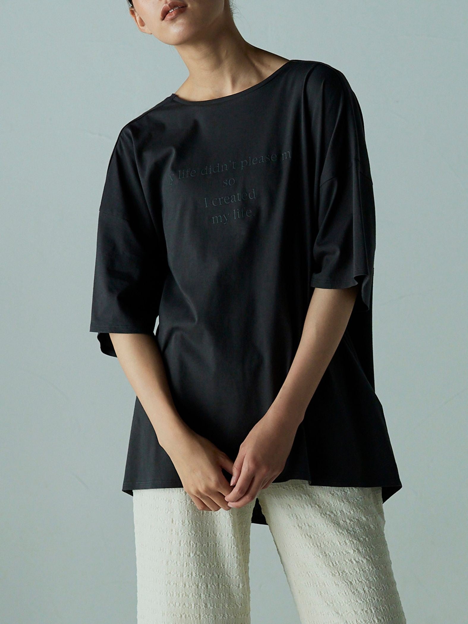 2つの顔が楽しめる 2WAY厚盛ロゴTシャツ ≪PREMIUM COTTON≫