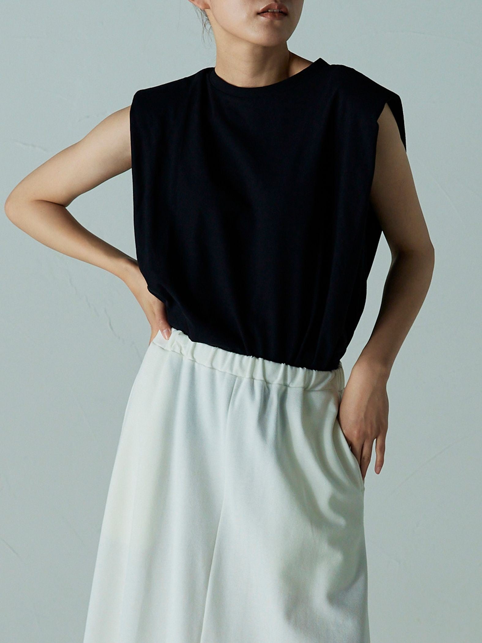 肩パット付きフレンチスリーブTOPS