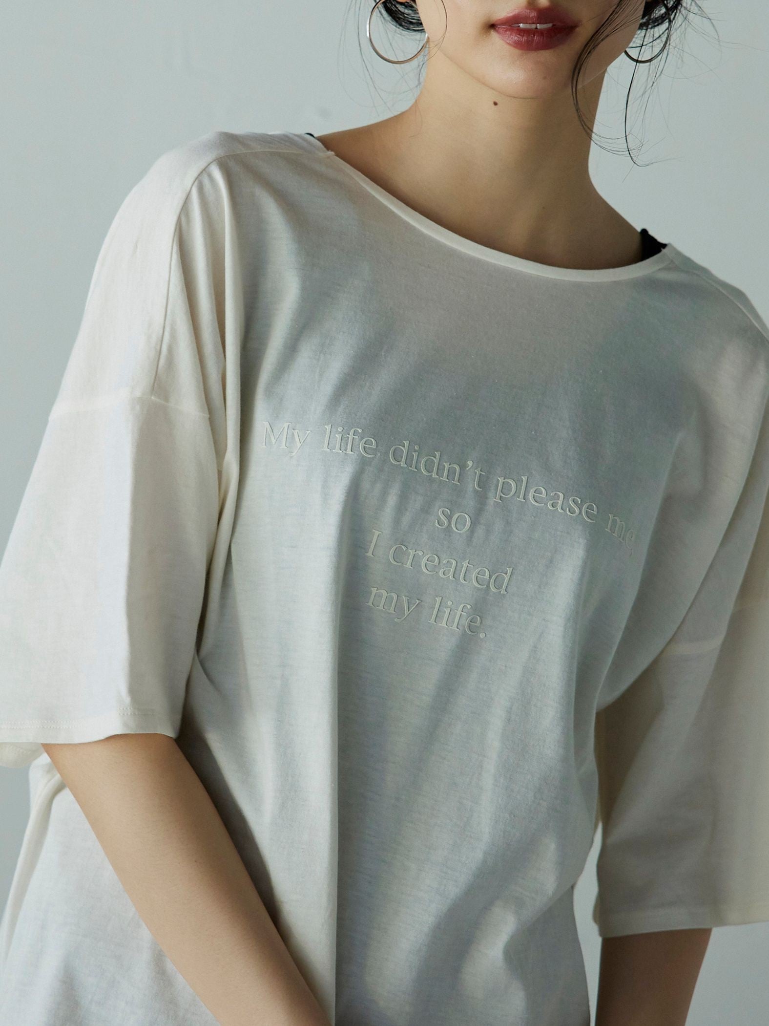 2つの顔が楽しめる 2WAY厚盛ロゴTシャツ ≪PREMIUM COTTON≫