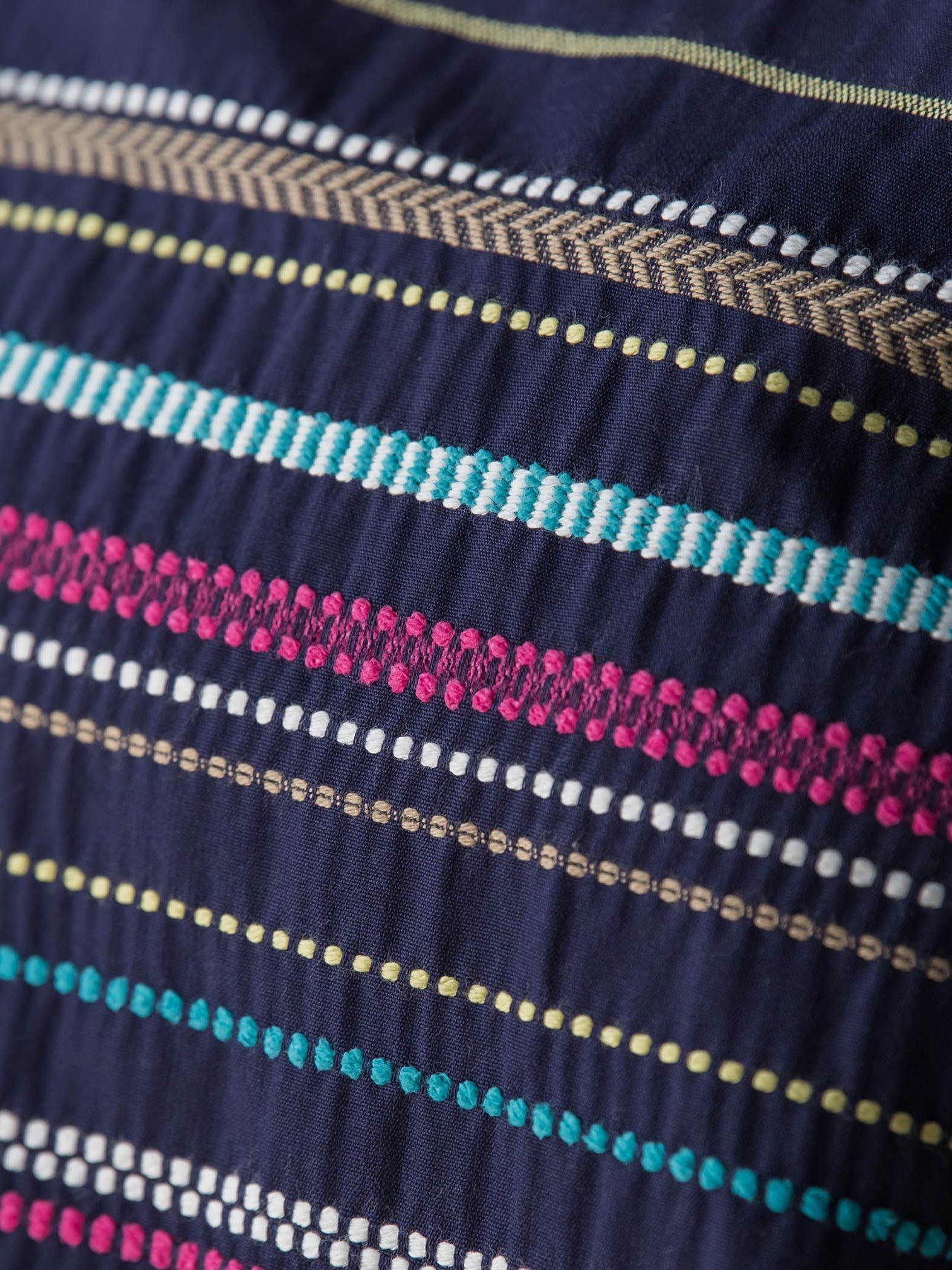 マルチボーダー刺繍袖テープ使いプルオーバー