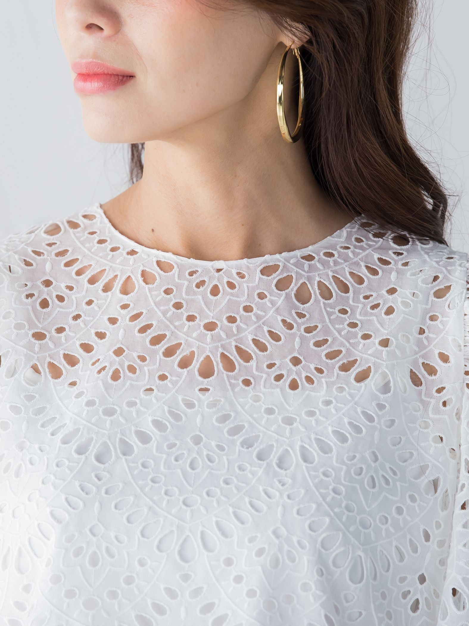 コットンレース刺繍袖ラッフルブラウス≪SET UP対応≫
