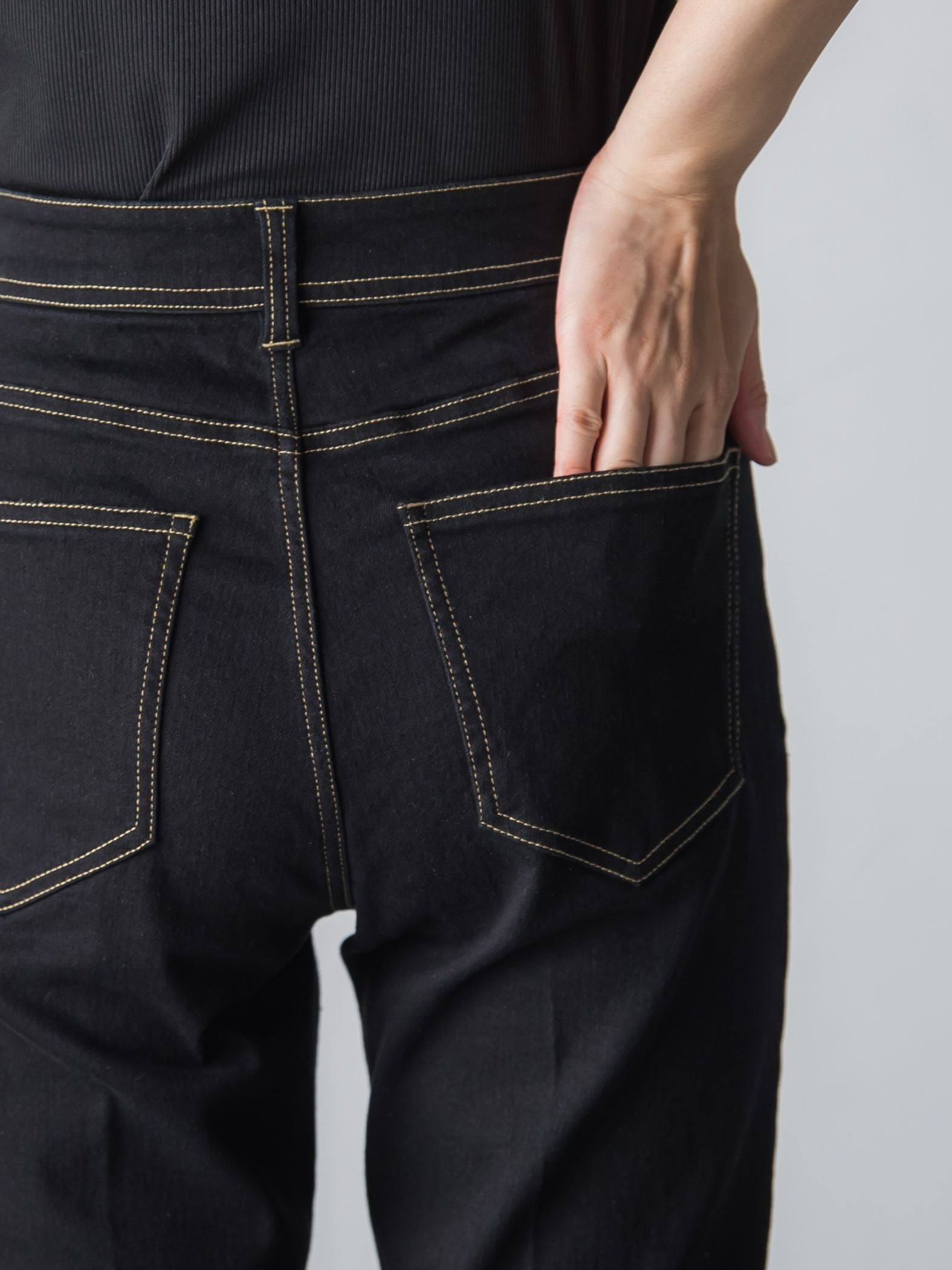 ストレッチテーパードデニムパンツ≪洗濯機で洗える≫