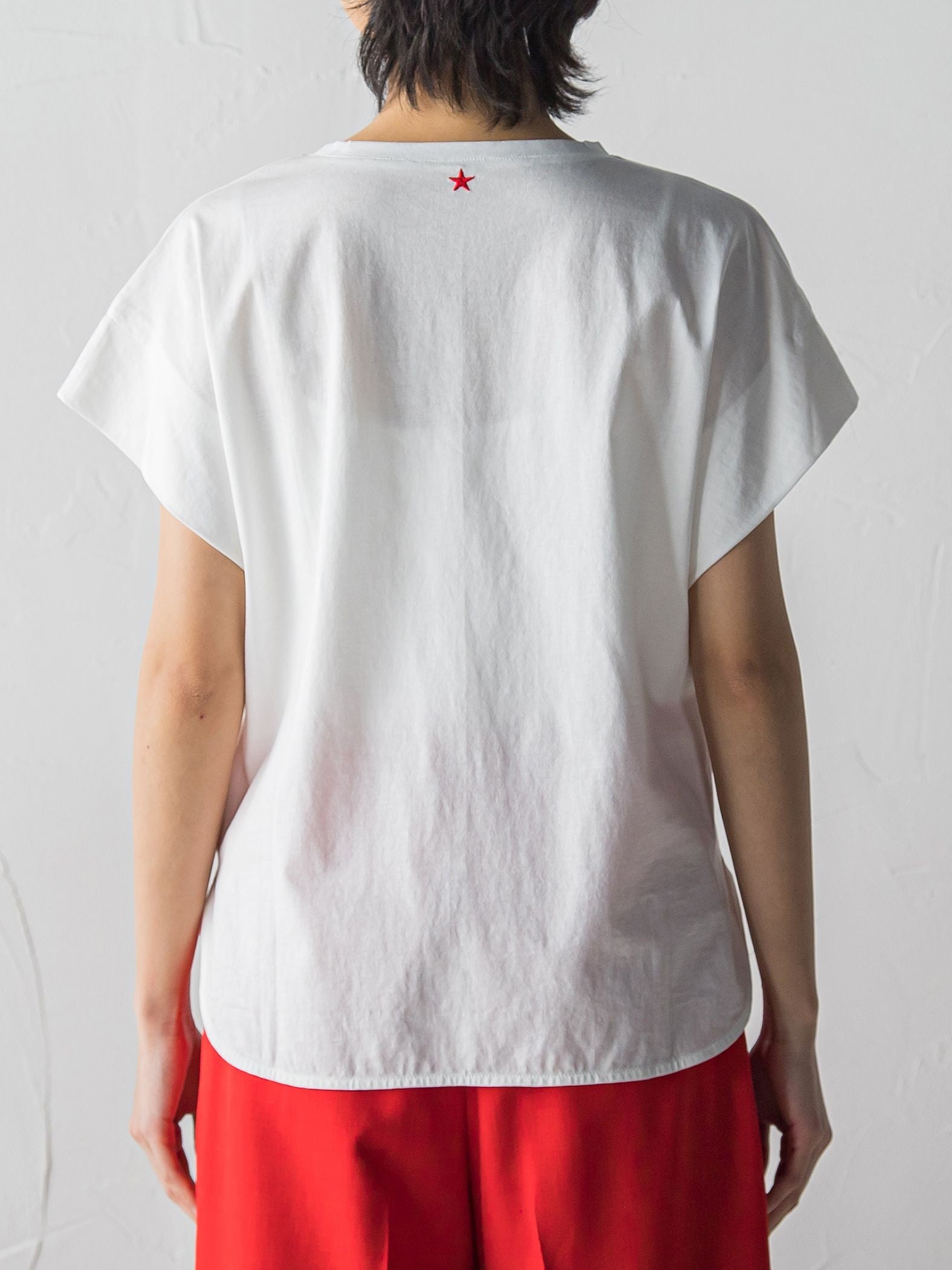 星刺繍タックショルダーロゴTシャツ≪洗濯機で洗える≫