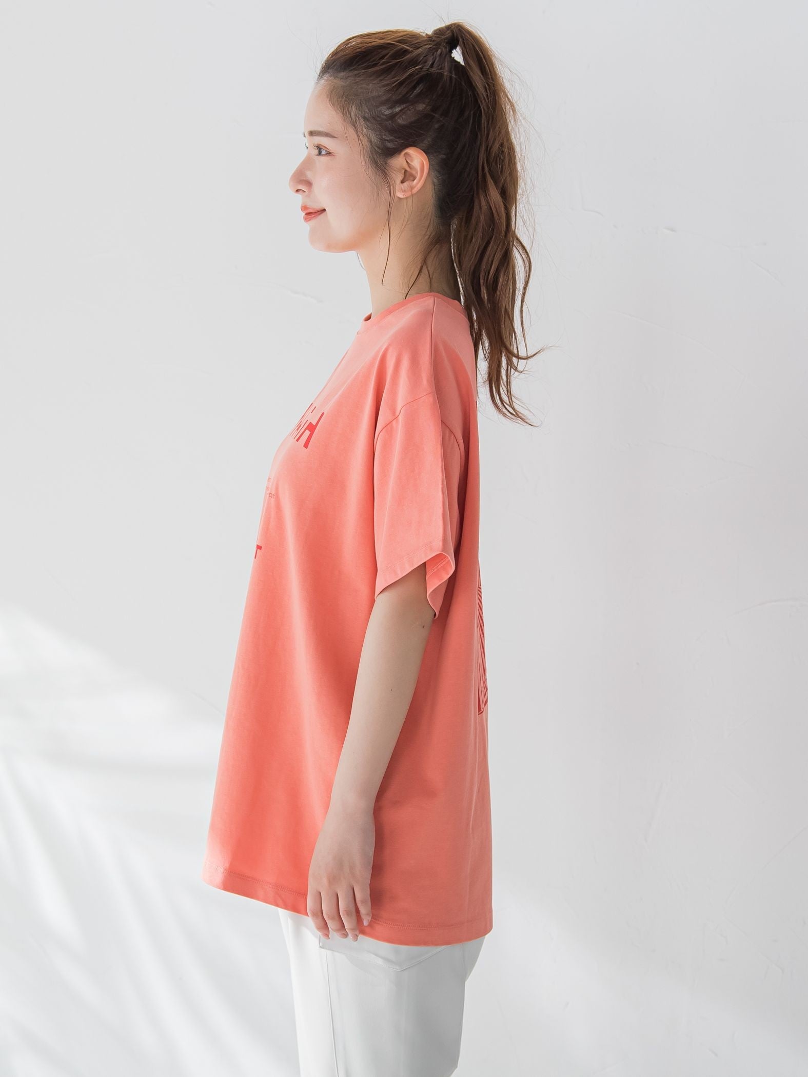 【大人も取り入れやすい1枚】アブストラクトカラーTシャツ《洗濯機で洗える》