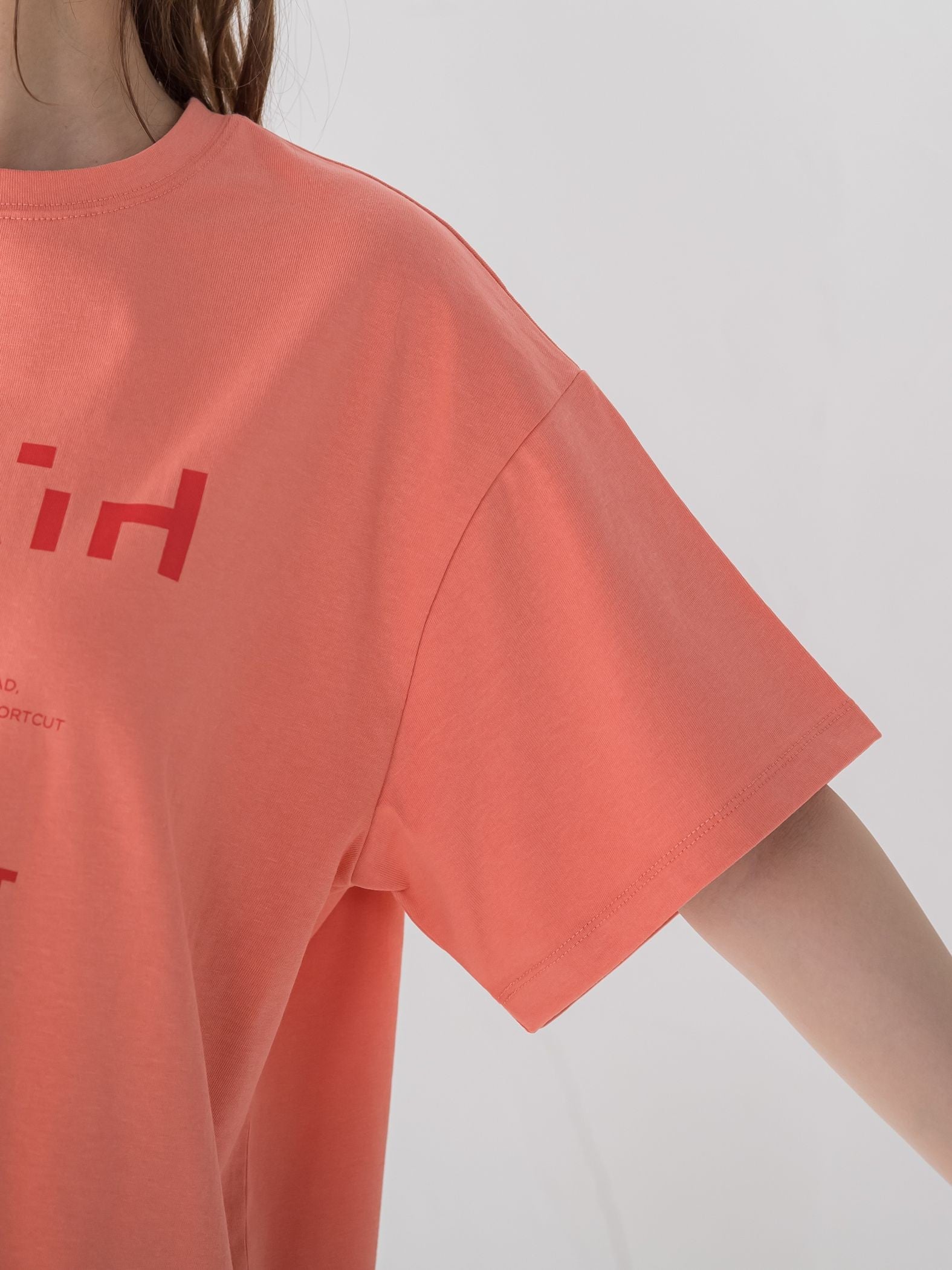 【大人も取り入れやすい1枚】アブストラクトカラーTシャツ《洗濯機で洗える》