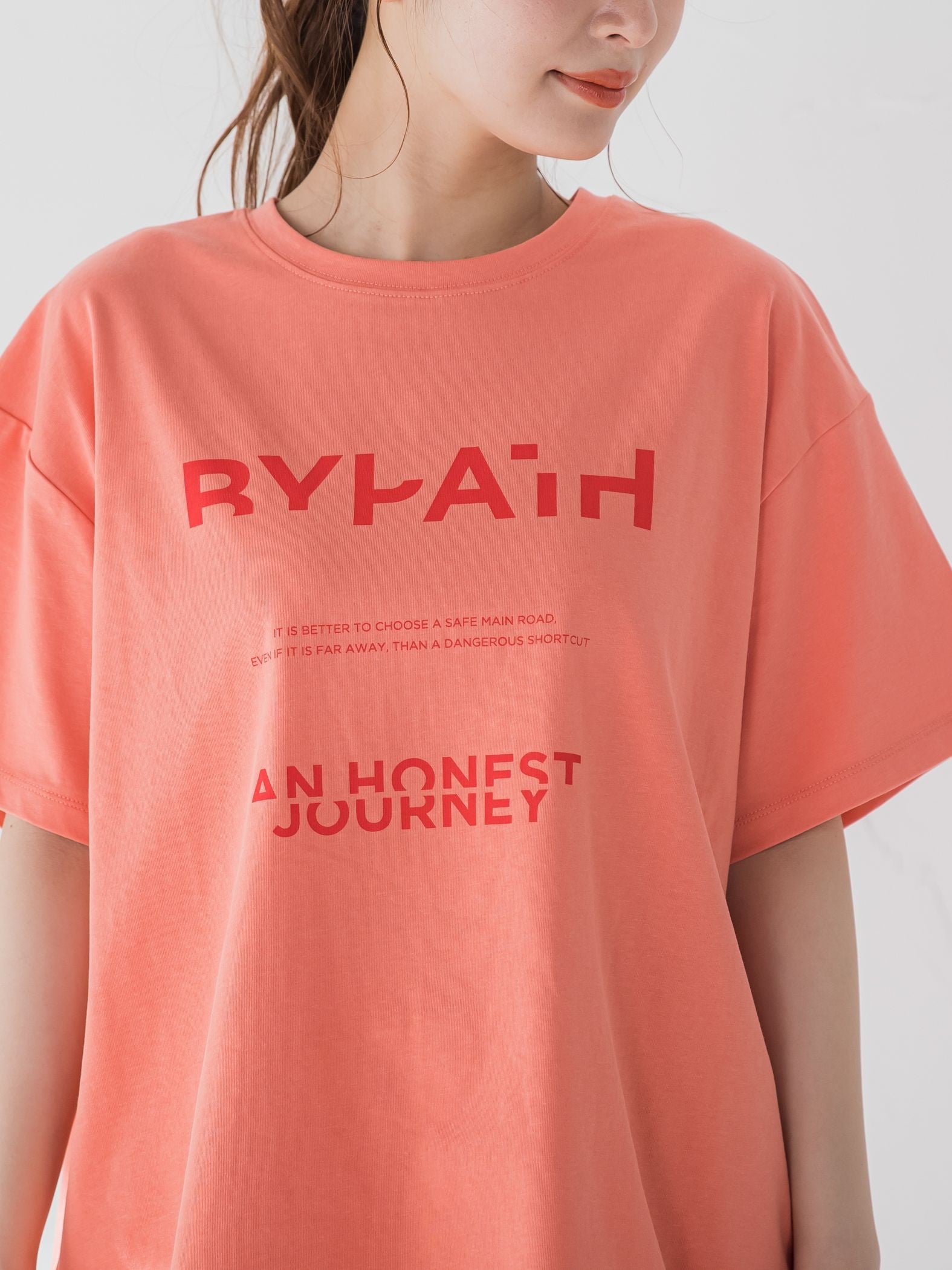 【大人も取り入れやすい1枚】アブストラクトカラーTシャツ《洗濯機で洗える》