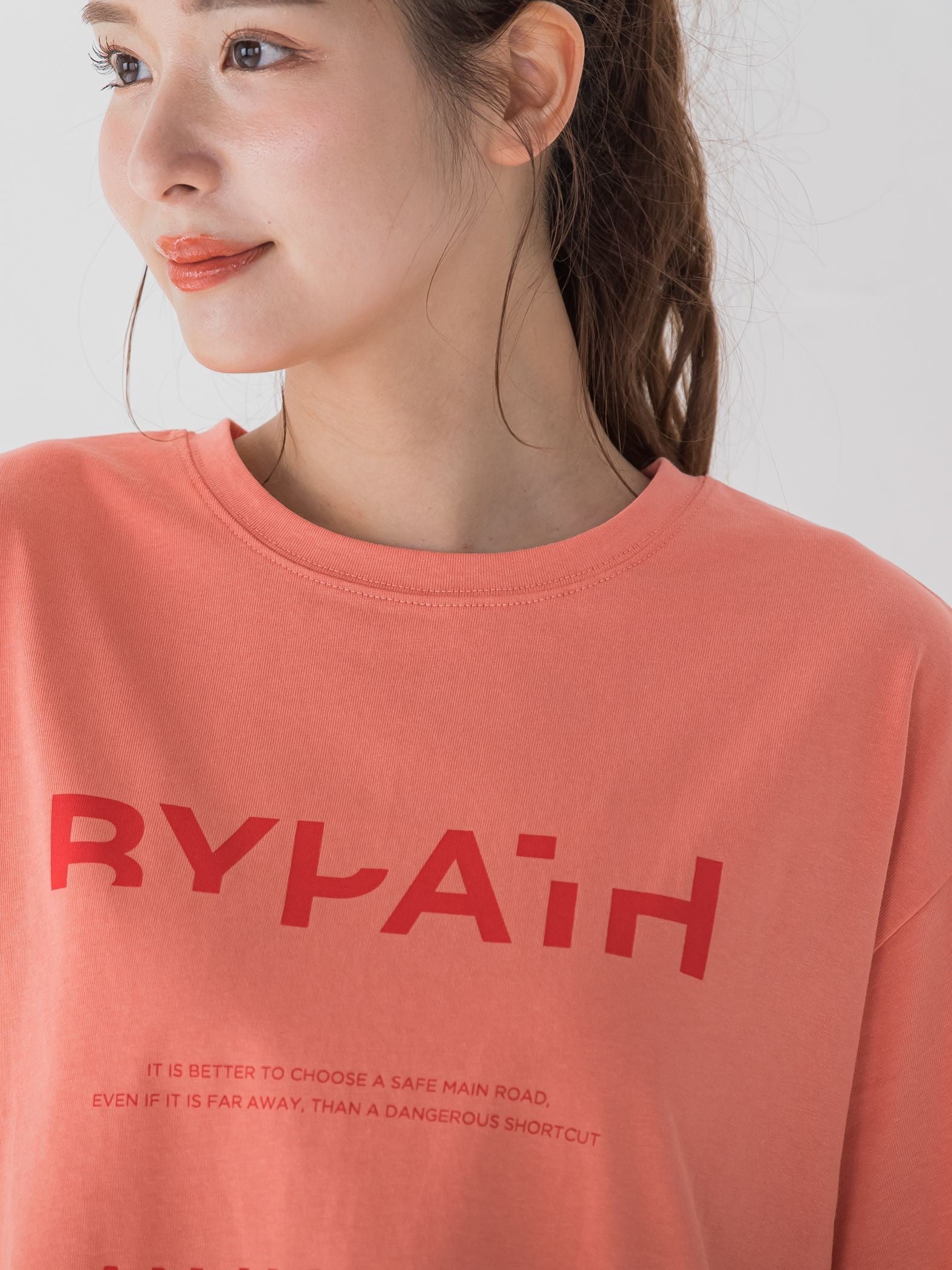 【大人も取り入れやすい1枚】アブストラクトカラーTシャツ《洗濯機で洗える》